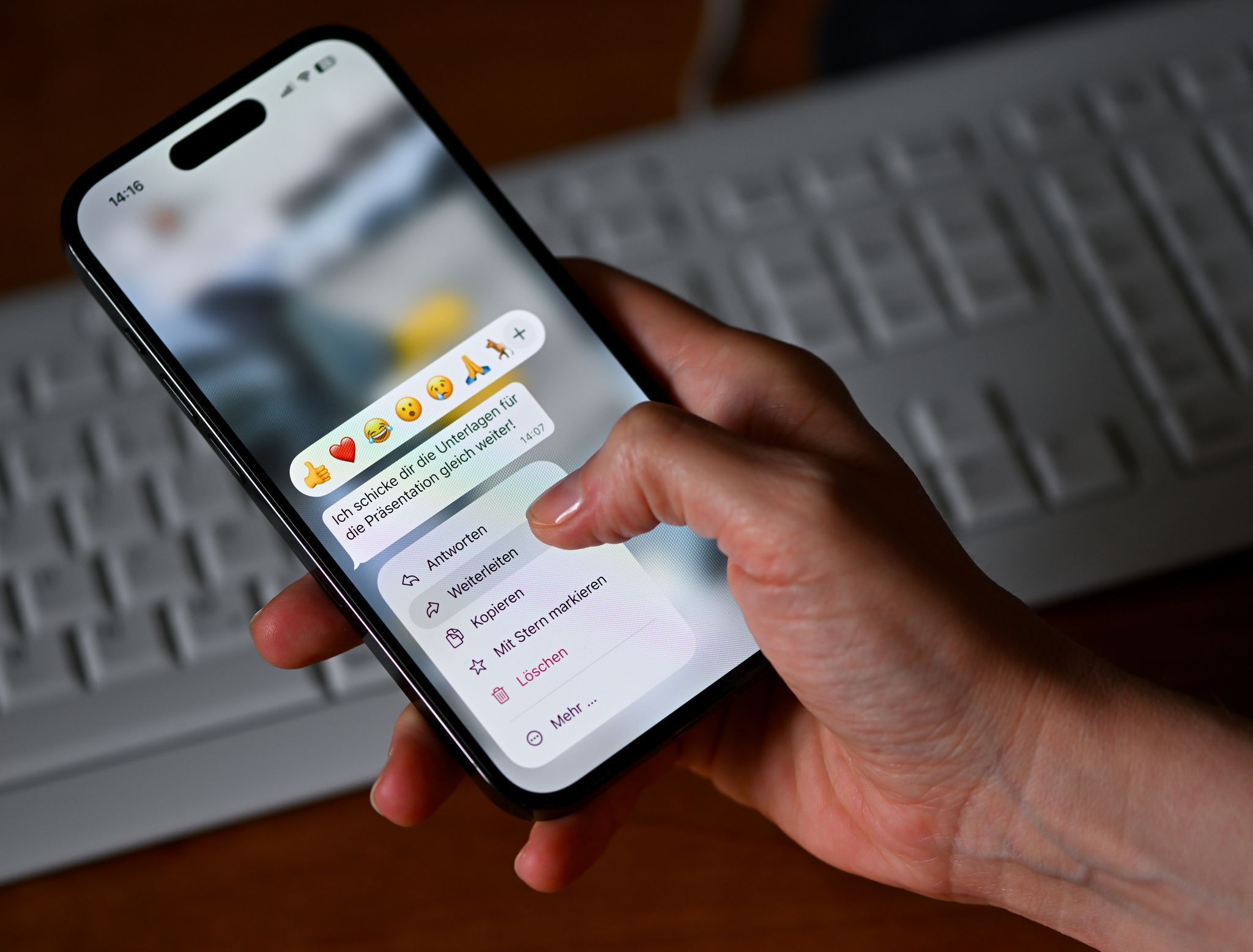 Weiterleitung privater Chat-Nachrichten an Dritte