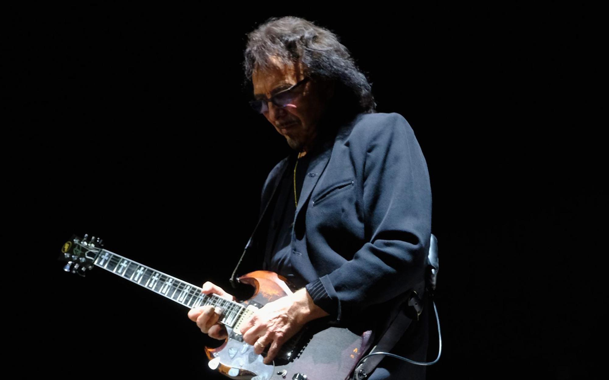 Der legendäre Black-Sabbath-Gitarrist Tony Iommi veröffentlicht im Oktober sein erstes neues Solo-Album seit 14 Jahren. (Bild: Getty Images/Frazer Harrison)