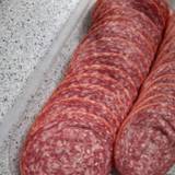 Die Dulano Delikatess Edel Salami Rind, 100 Gramm“ des Herstellers Gustoland aus Oer-Erkenschwick wird zurückgerufen. (Symbolfoto)