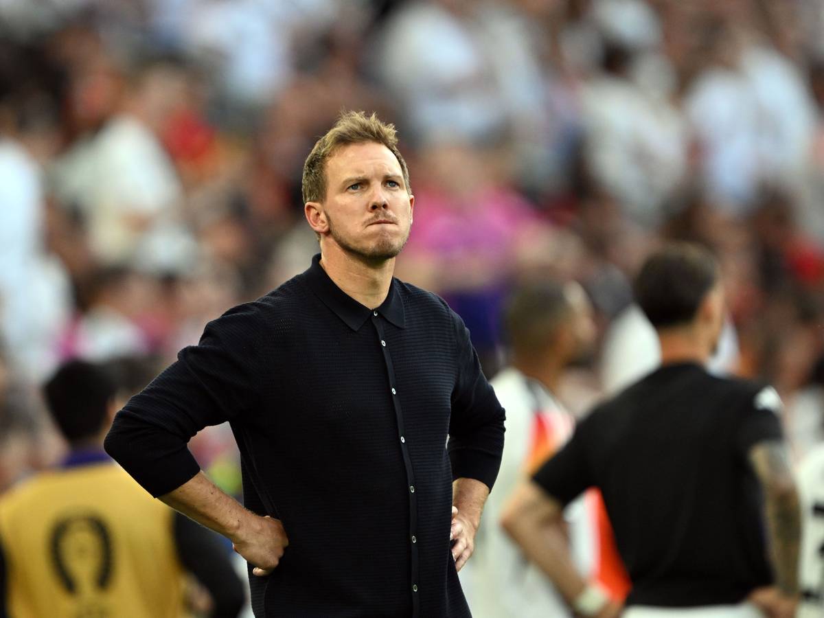 ARCHIV - 05.07.2024, Baden-Württemberg, Stuttgart: Fußball, UEFA Euro 2024, EM, Spanien - Deutschland, Finalrunde, Viertelfinale, Stuttgart Arena, Deutschlands Bundestrainer Julian Nagelsmann steht an der Seitenlinie. (zu dpa: «Die Chronik des Scheiterns von Julian Nagelsmann») Foto: Federico Gambarini/dpa +++ dpa-Bildfunk +++