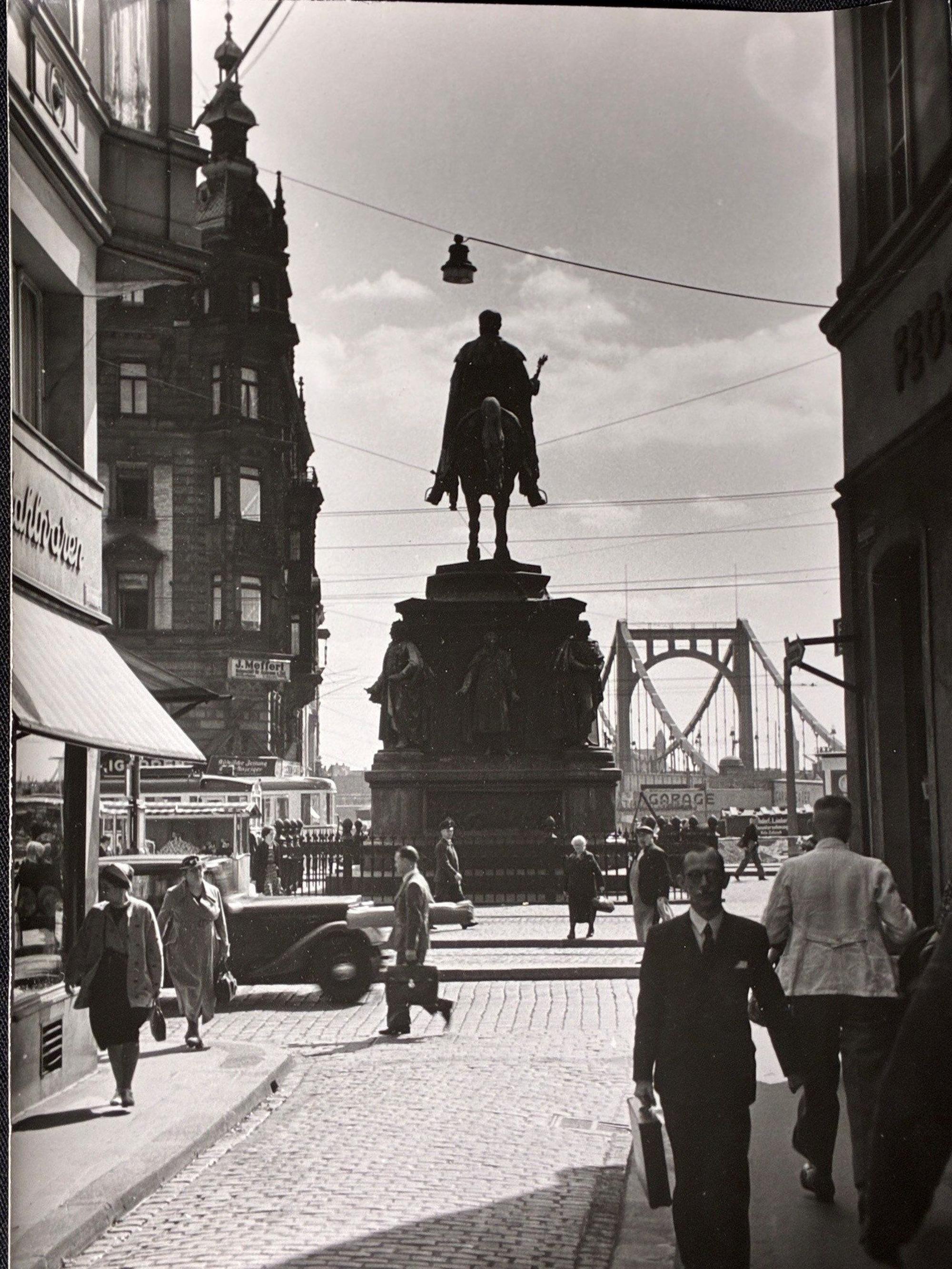Straßenszene am Heumarkt, historisch