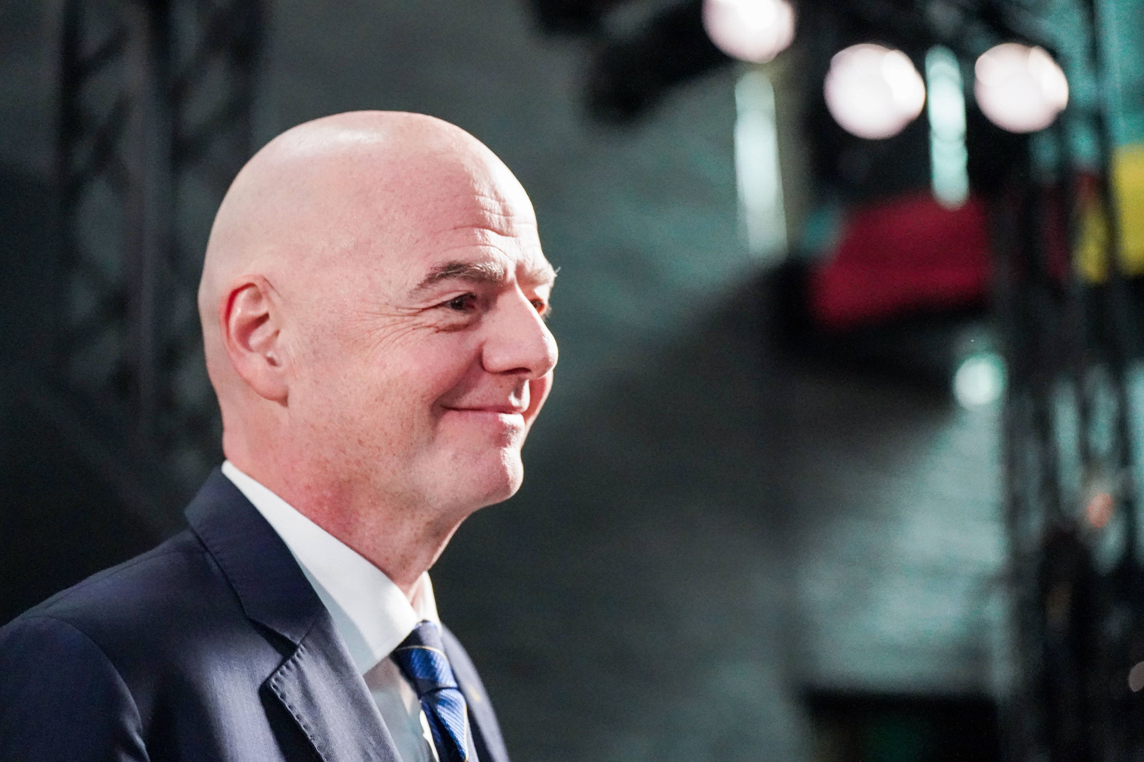 Fifa-Präsident Gianni Infantino lächelt.