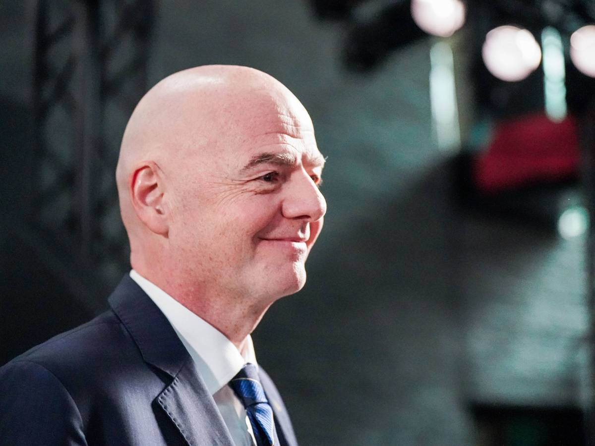 Fifa-Präsident Gianni Infantino lächelt.