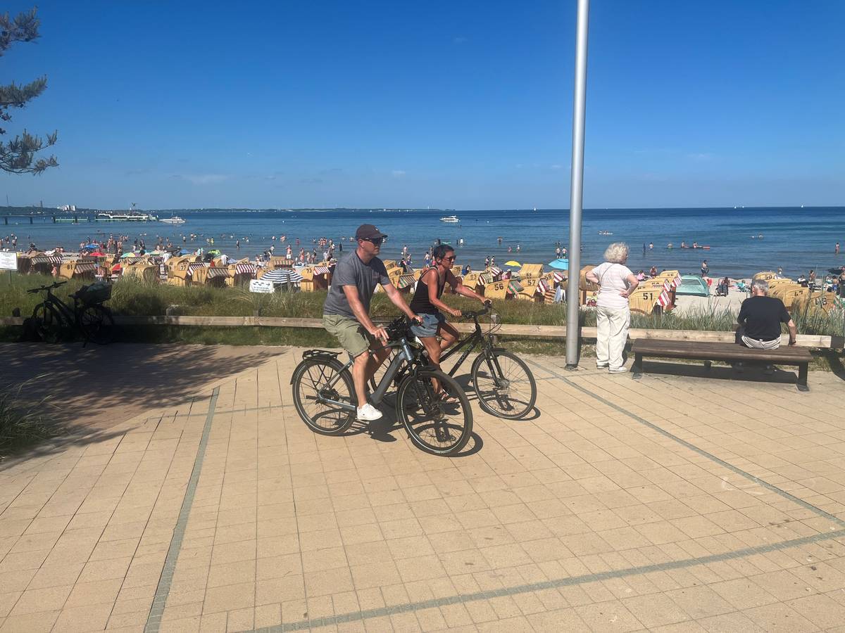 Auf dem Ostseeküstenradweg in Scharbeutz direkt an der Promenade.