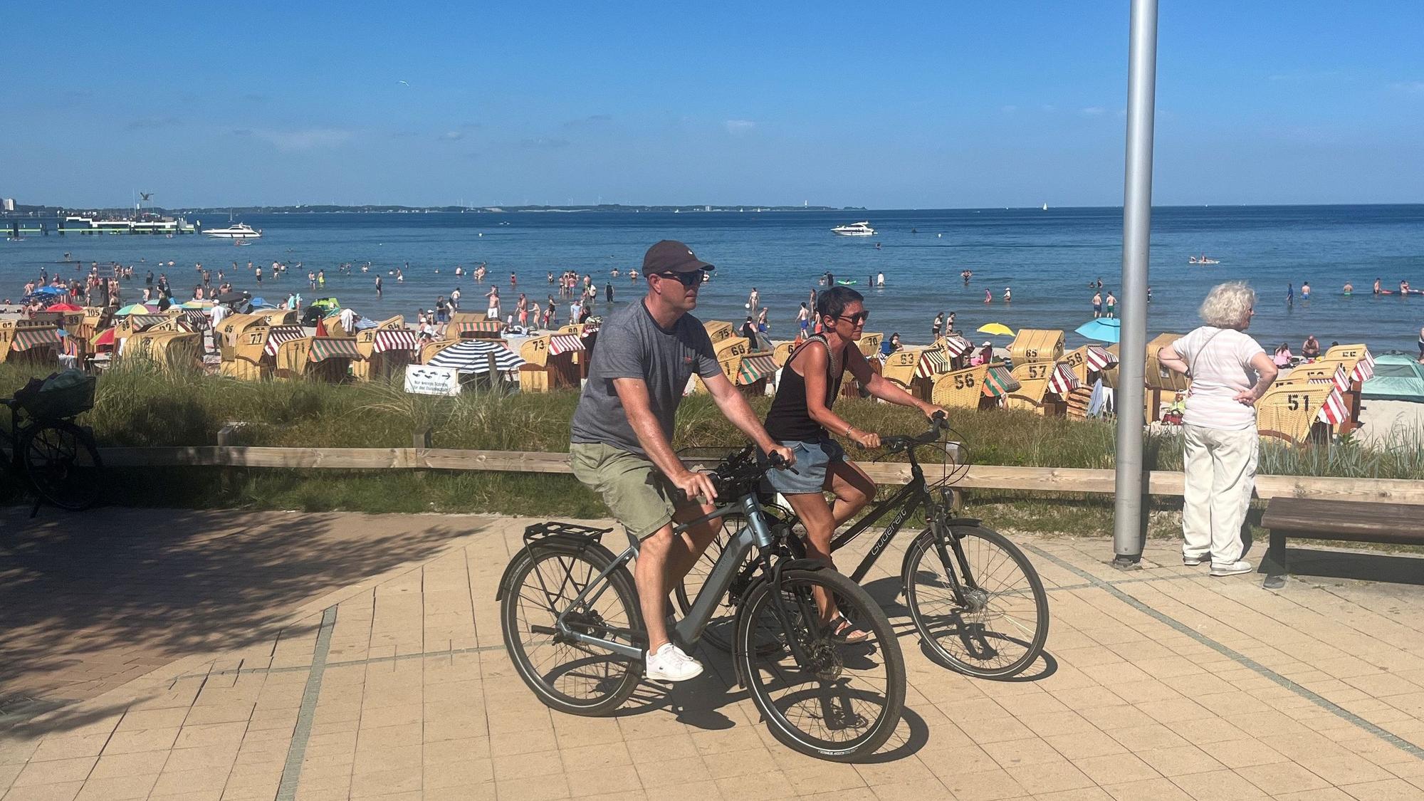 Auf dem Ostseeküstenradweg in Scharbeutz direkt an der Promenade.