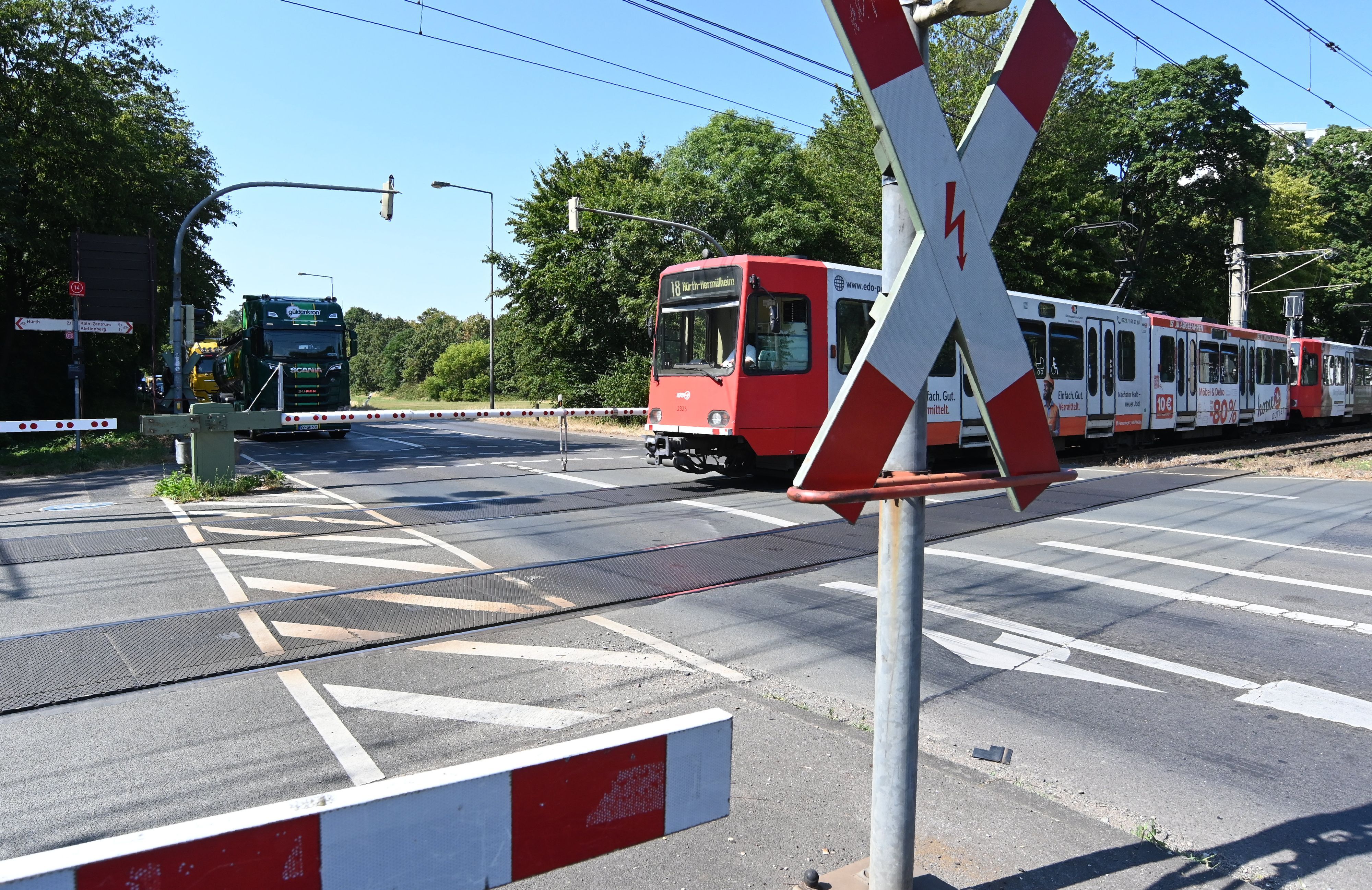 Bei einem Unfall mit einer KVB-Bahn ist am Freitag eine Person verletzt worden. (Archivfoto)