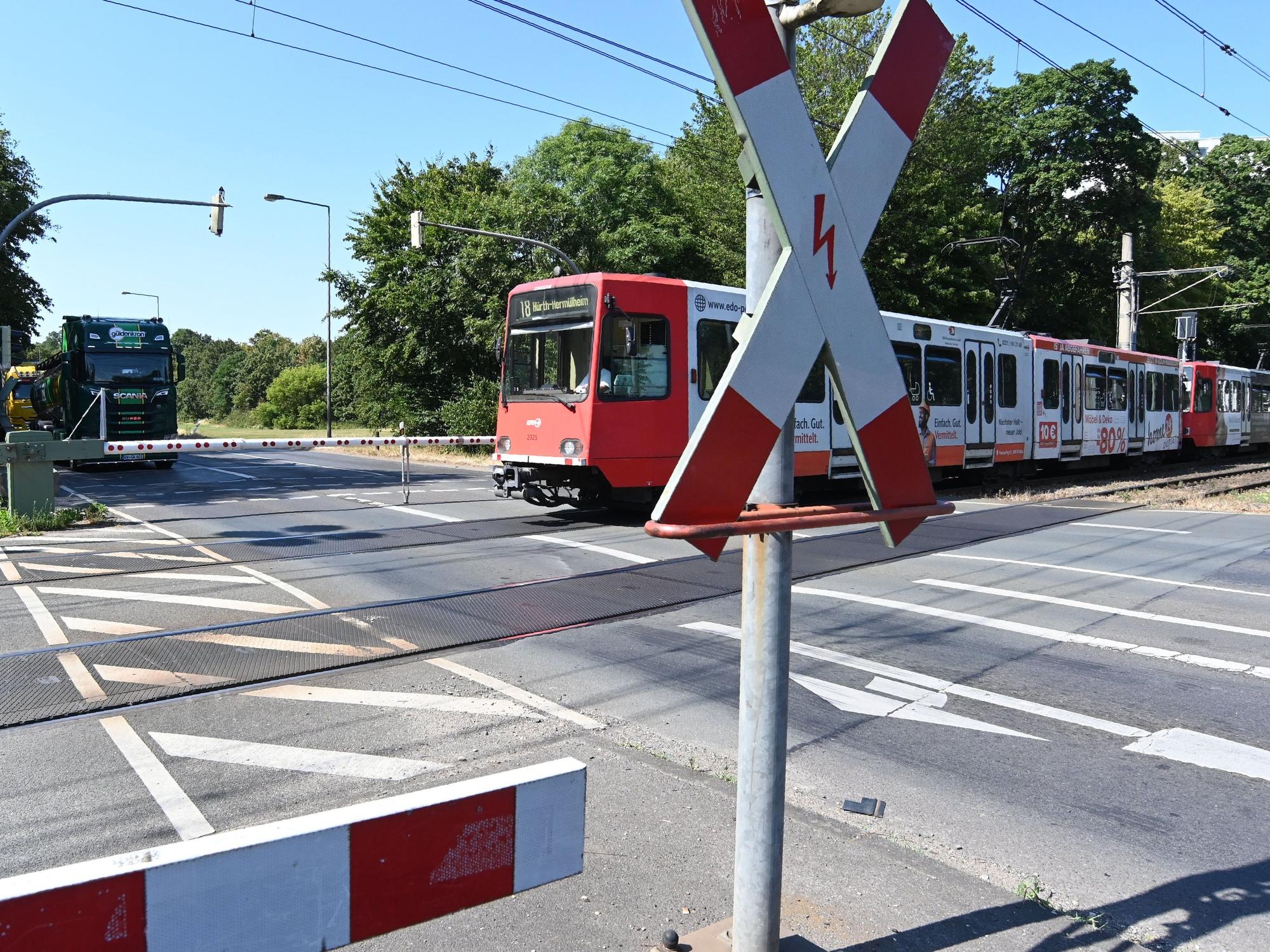 Bei einem Unfall mit einer KVB-Bahn ist am Freitag eine Person verletzt worden. (Archivfoto)