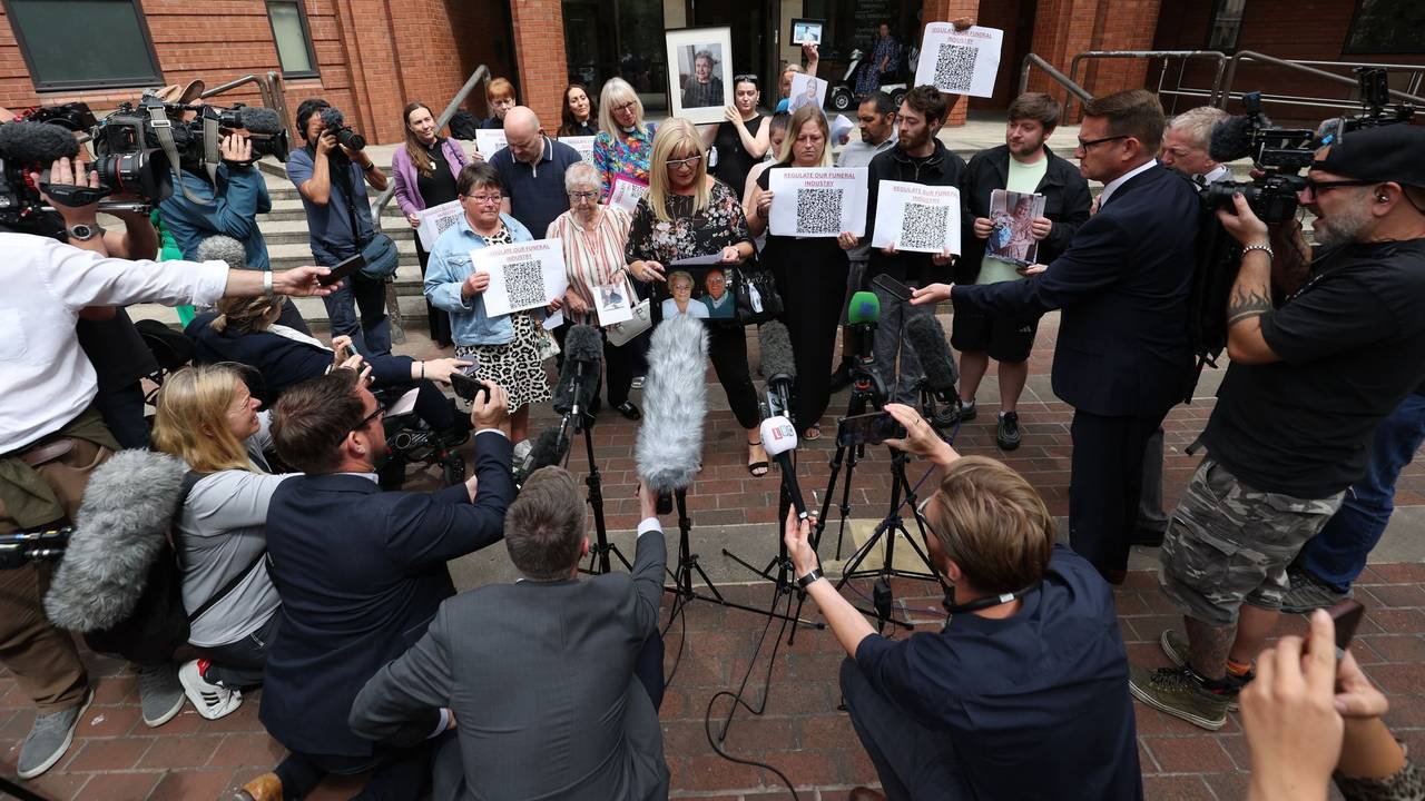 Leichen über Monate gehortet: Haft für Bestatter in England
