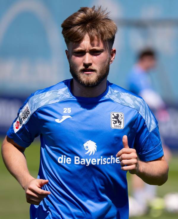 Mathew Collins beim Training in Aktion.