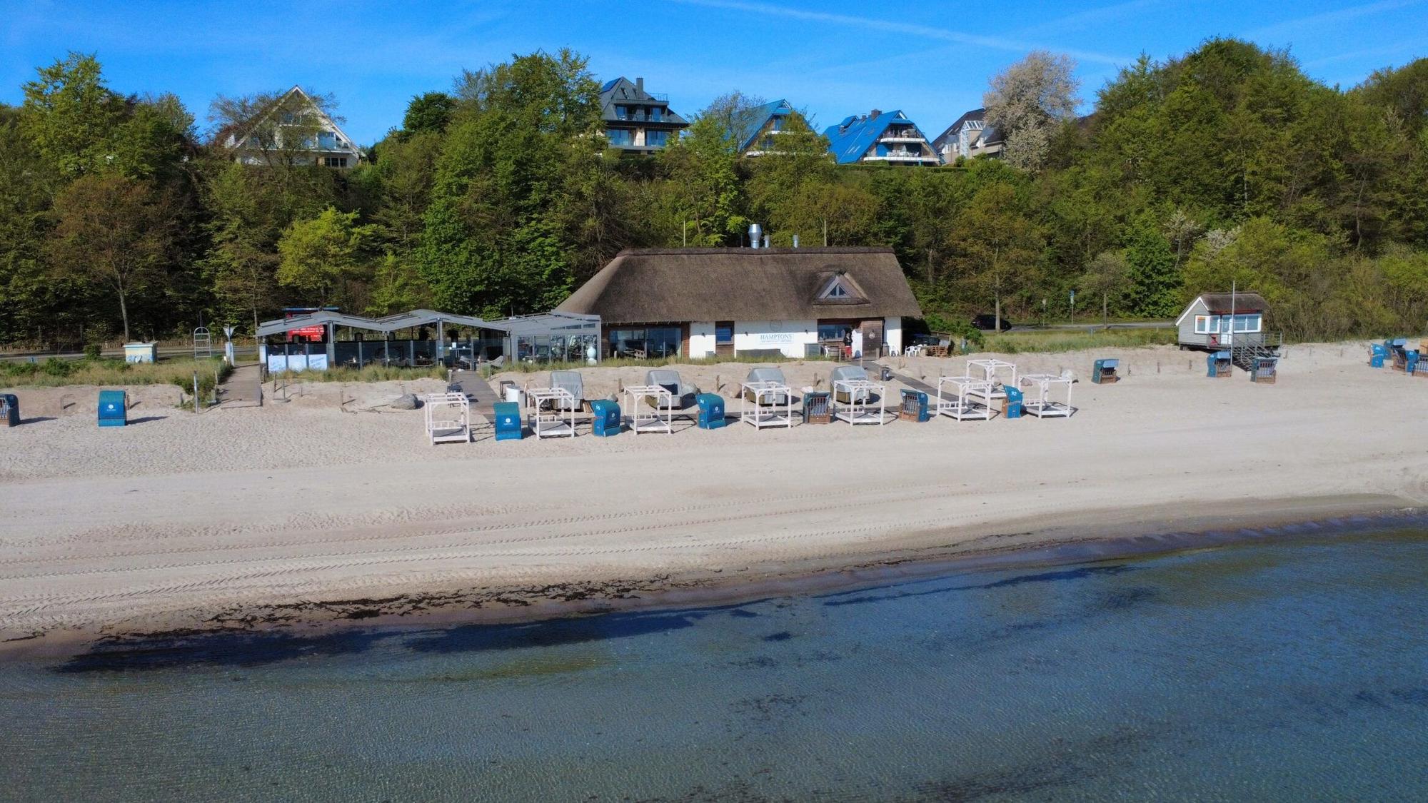 Das "Hamptons" in Scharbeutz vereint Sushi-Restaurant in Beachclub direkt am Strand.