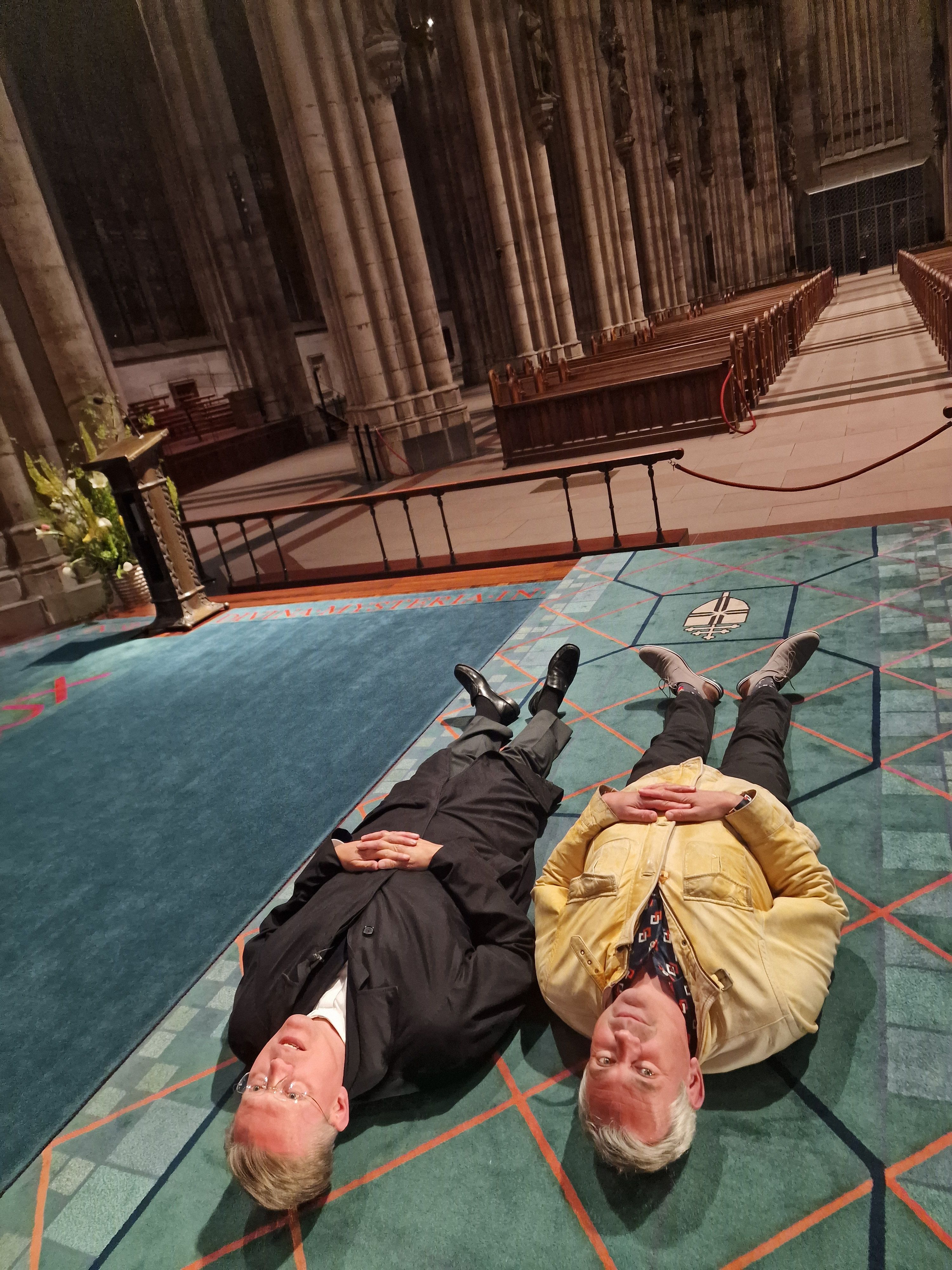 Wladimir Kaminer mit Domkapitular Dominik Meiering im Kölner Dom