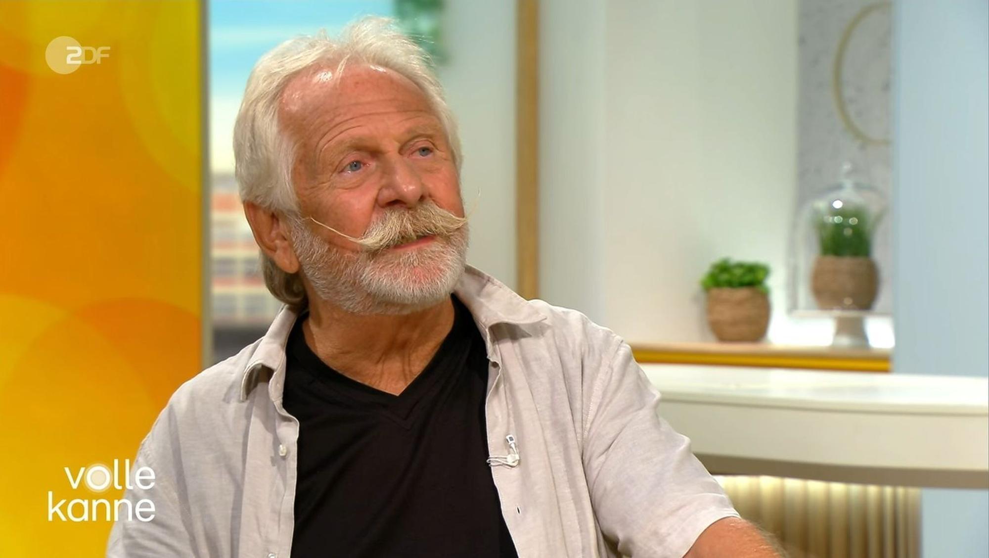 Henning Krautmacher hat im ZDF-Magazin „Volle Kanne“ über die inzwischen überstandene Krebserkrankung seiner Frau gesprochen. (Bild: ZDF)