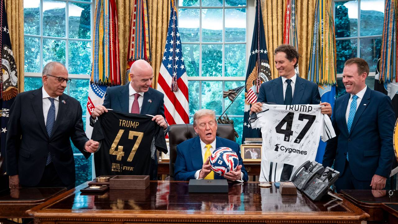 Gianni Infantino und sein Berater bei einem Treffen mit Donald Trump.