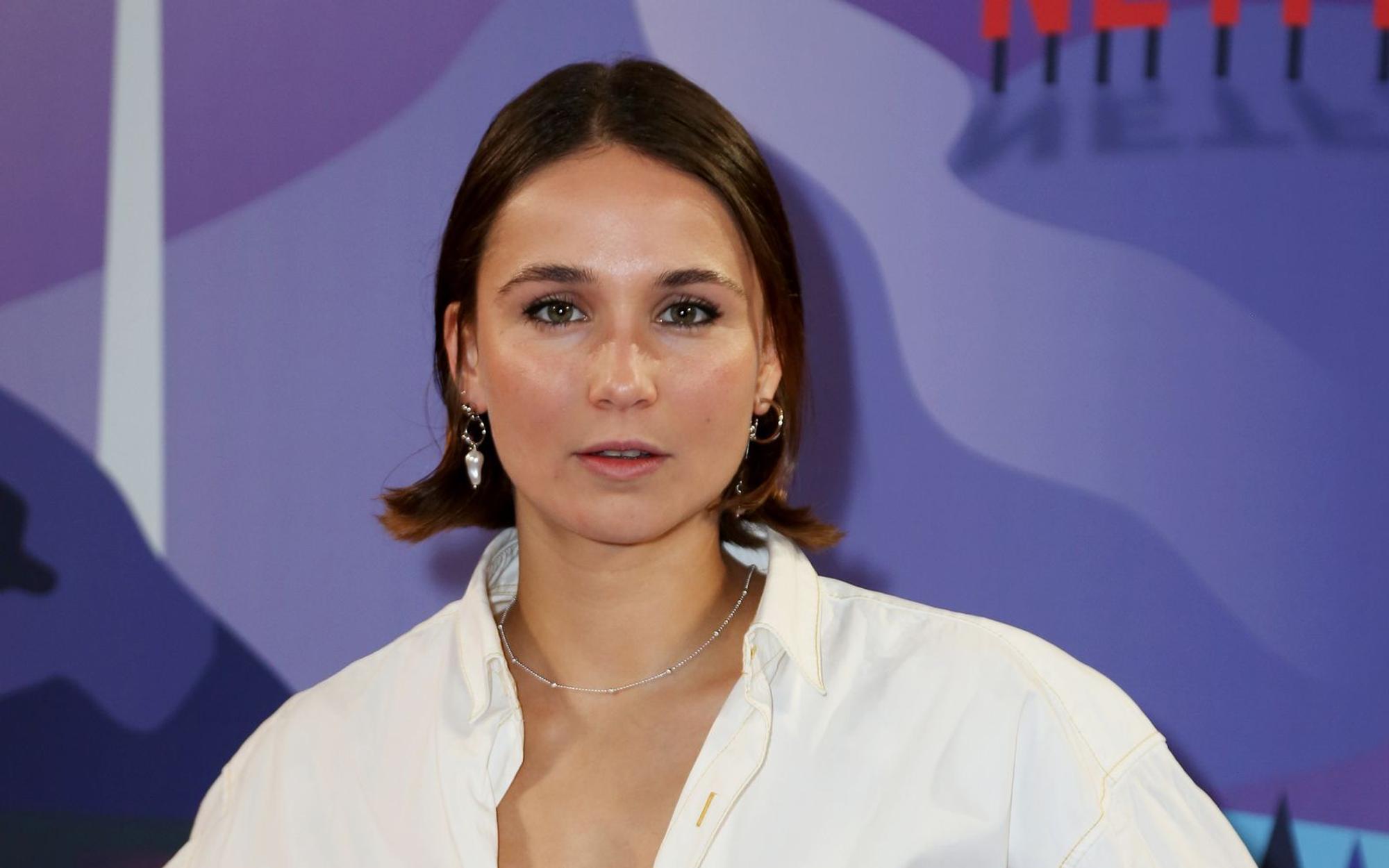 Cosima Henman (29, Bild) überzeugt in der neuen ZDF-Familienkomödie „Plötzlich Schwester“ (6. August, 20.15 Uhr, sowie ab 13. Juli in der ZDF-Mediathek) an der Seite von Andrea Sawatzki (63). (Bild: 2024 Getty Images/Adam Berry)