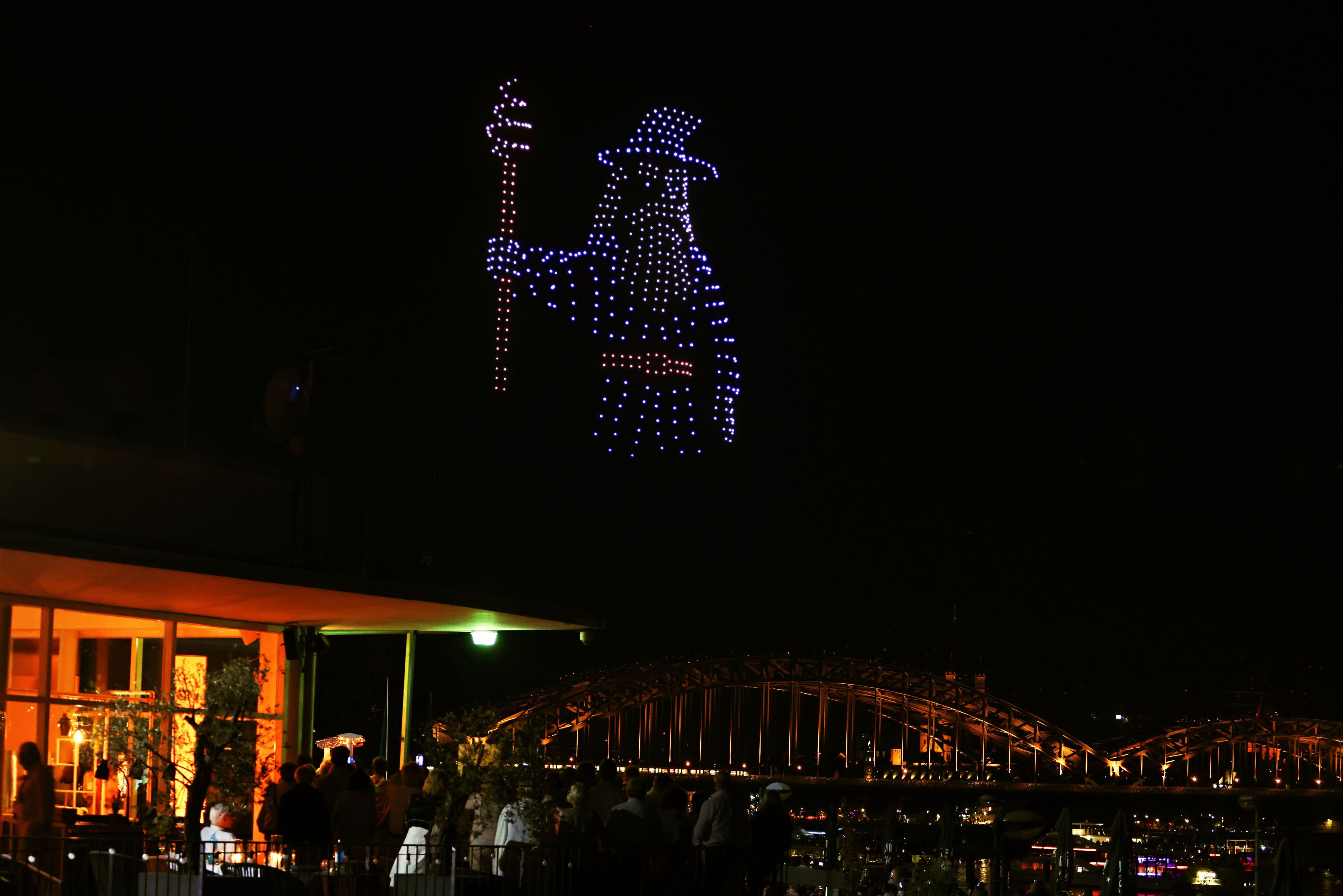Die Drohnenshow bei den Kölner Lichtern.