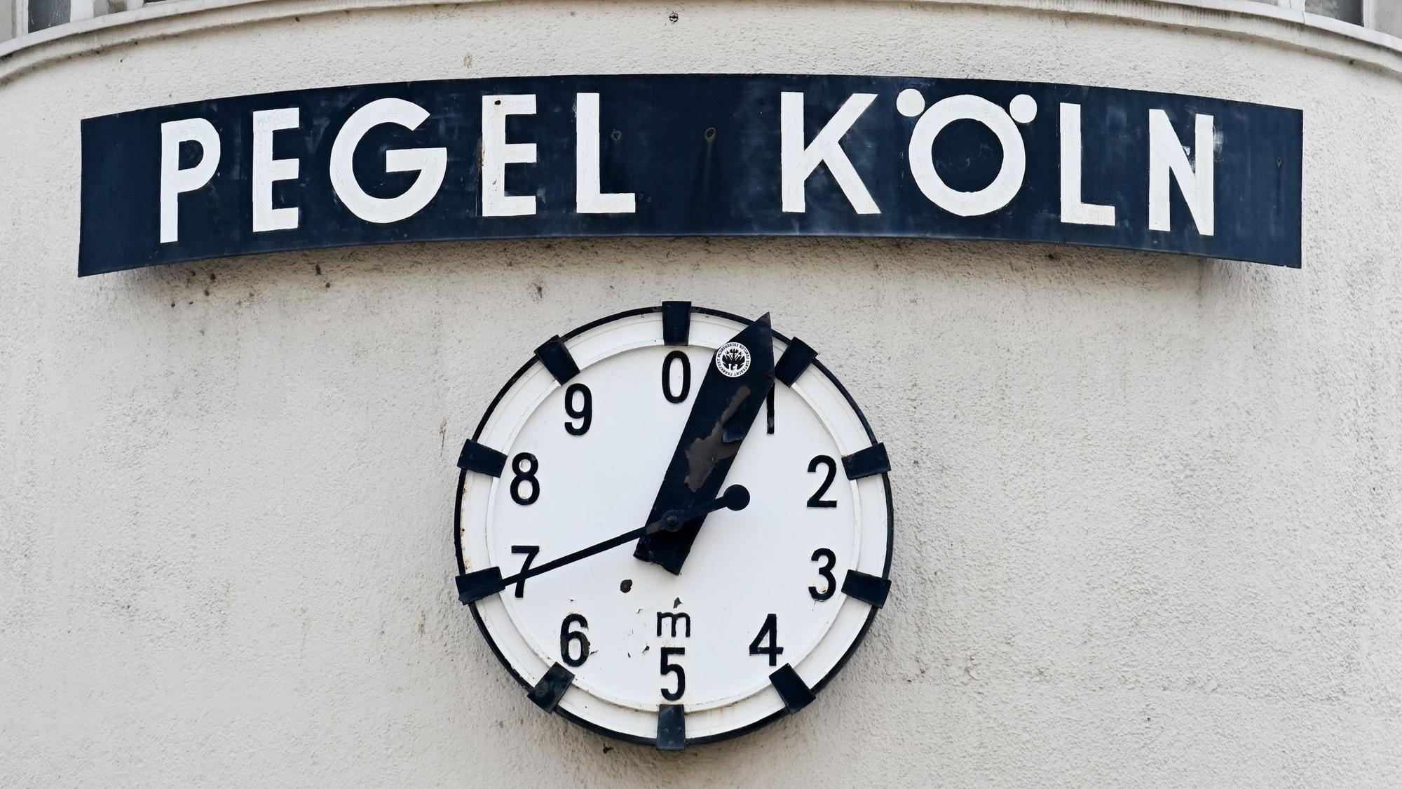 Der Rhein führt extremes Niedrigwasser, die Trockenheit der letzten Monate sorgt für neue Rekord-Tiefstände. (Archivbild)