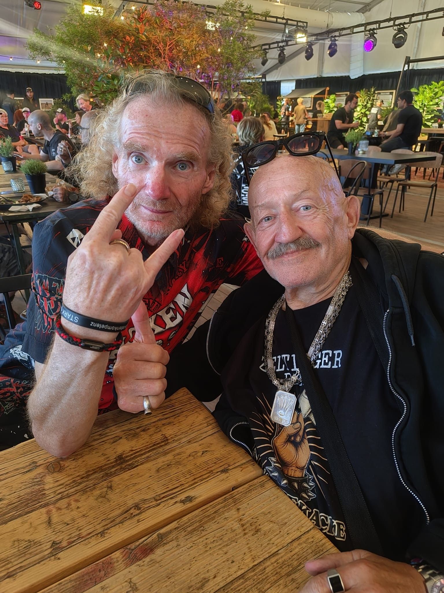 Holger Hübner zusammen mit Jürgen Zeltinger.