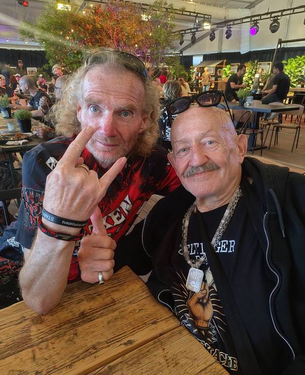 Holger Hübner zusammen mit Jürgen Zeltinger.