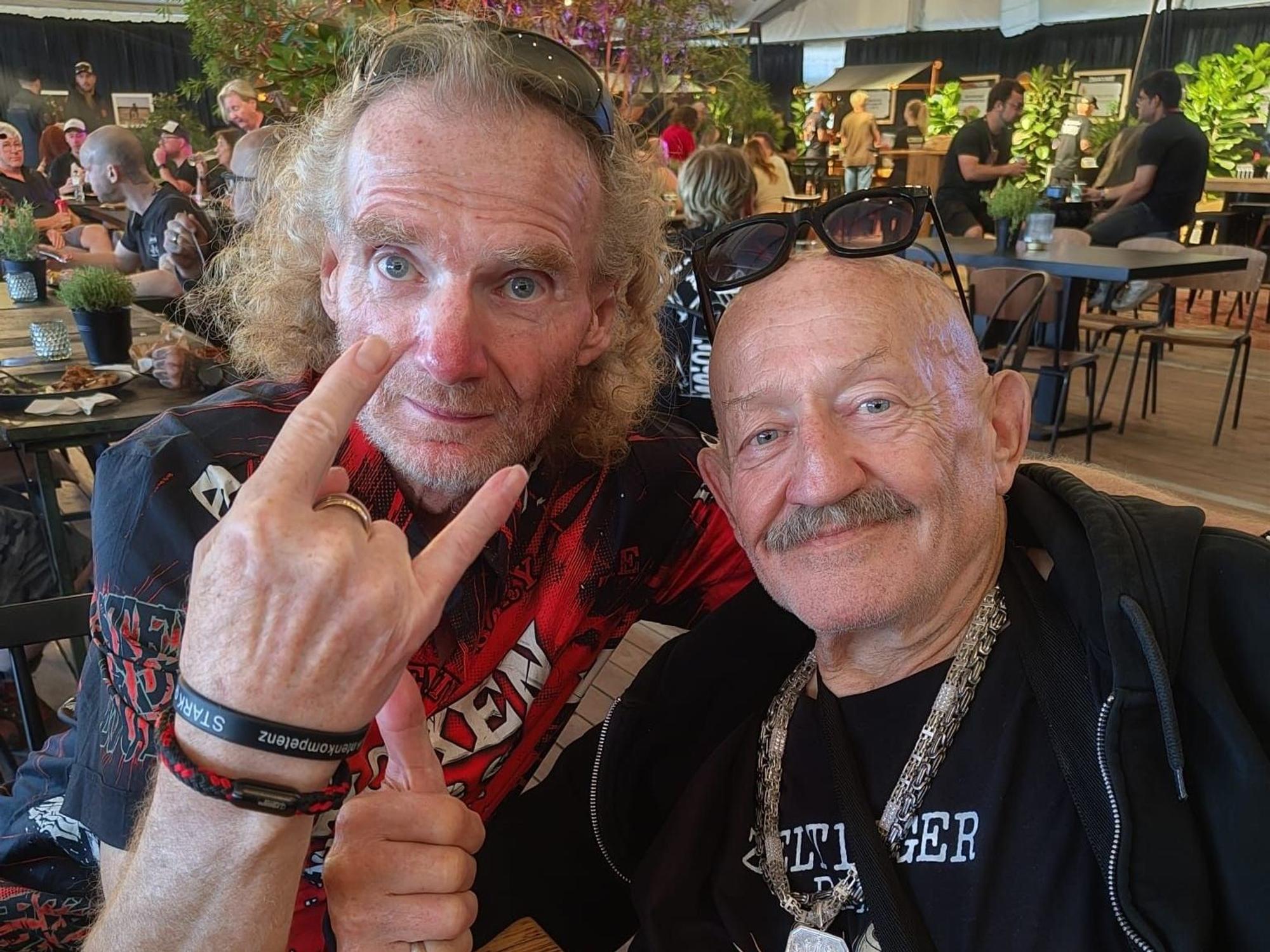 Holger Hübner zusammen mit Jürgen Zeltinger.