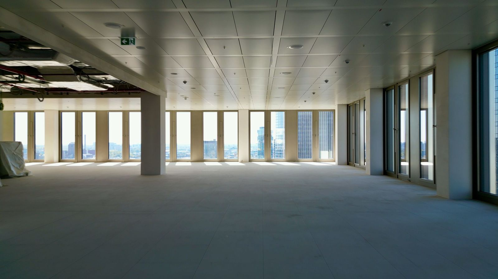Nicht vermietetes Büro in Frankfurt am Main: In den deutschen Ballungsräumen hat sich die Leerstandsquote seit 2019 verdreifacht. (Bild: NDR / ARD / Boris Mahlau / OTHER PEOPLE pictures)