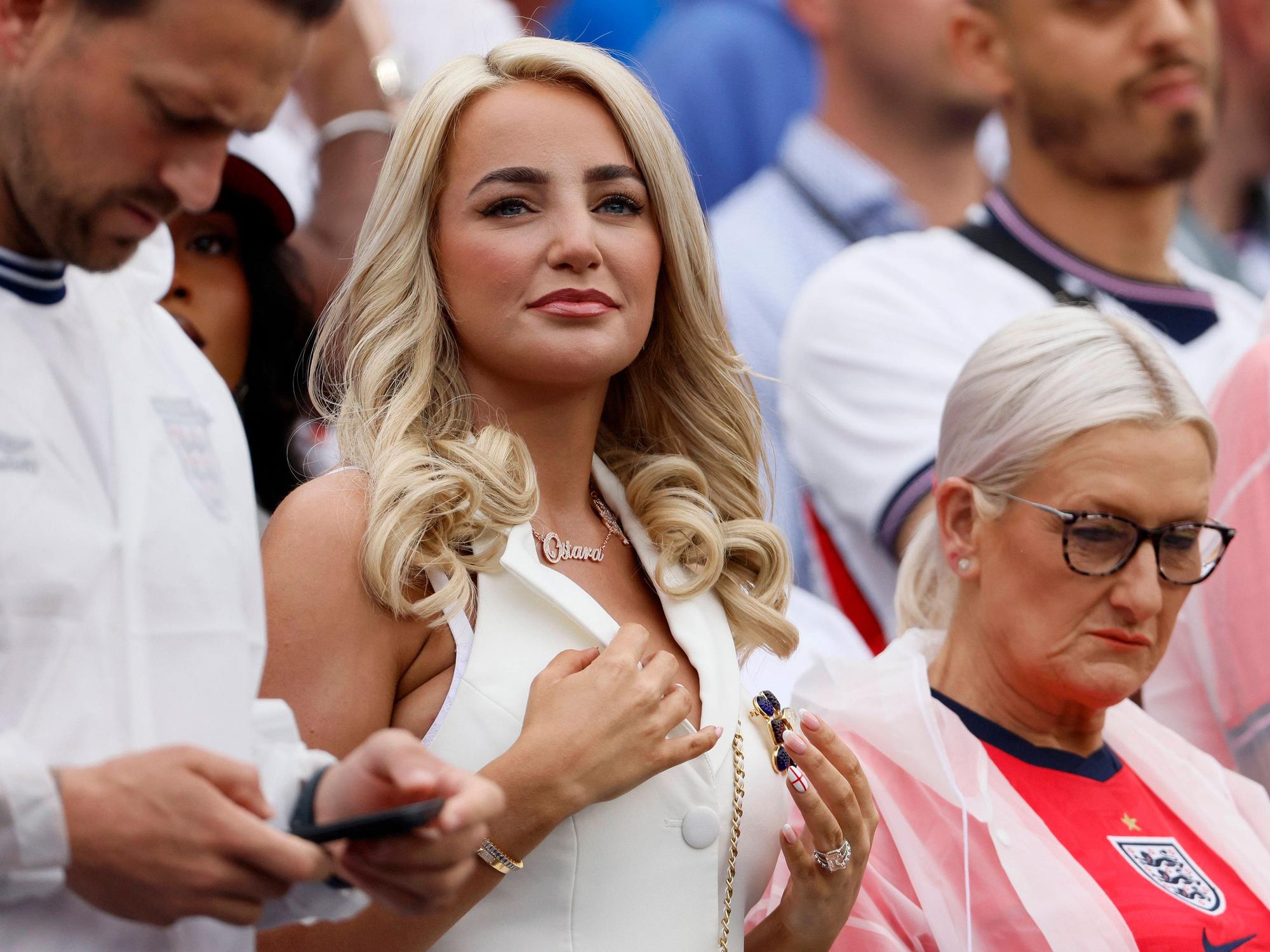 Megan Pickford auf der Tribüne.