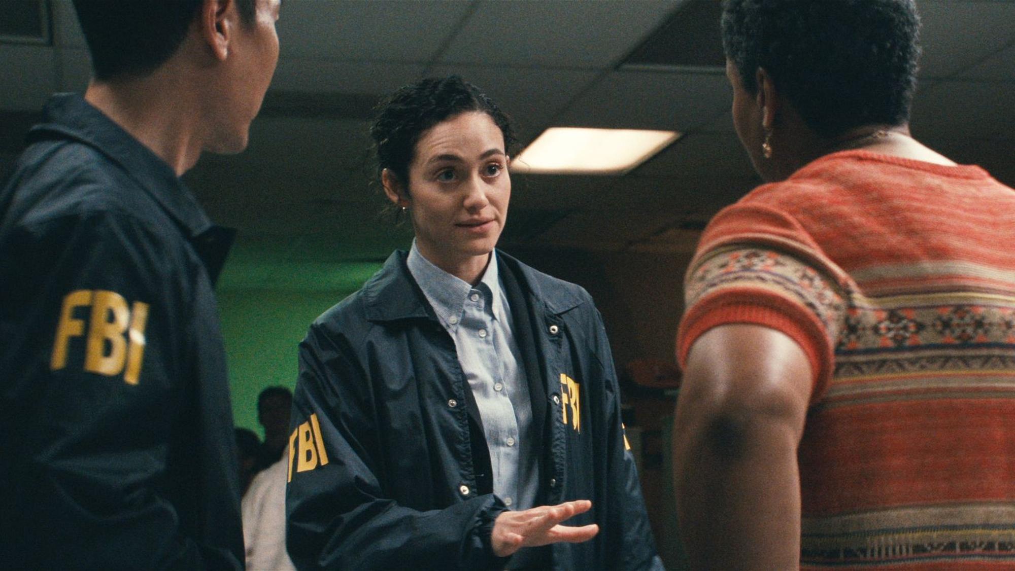 Emmy Rossum spielt in „Furious“ die FBI-Agentin Alice Black. (Bild: 2026 Disney)