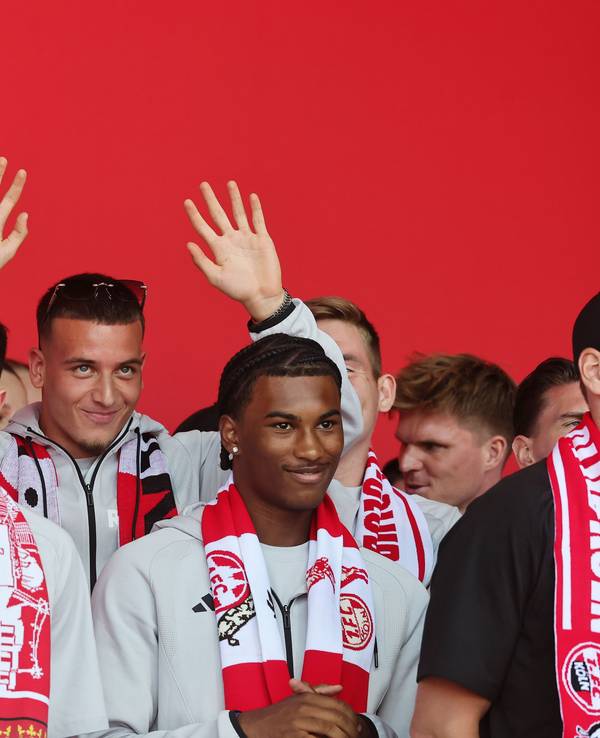 Linton Maina, Paul Okon-Engstler, Said El Mala und Reagan Heskey (v. l.) 1. FC Köln.