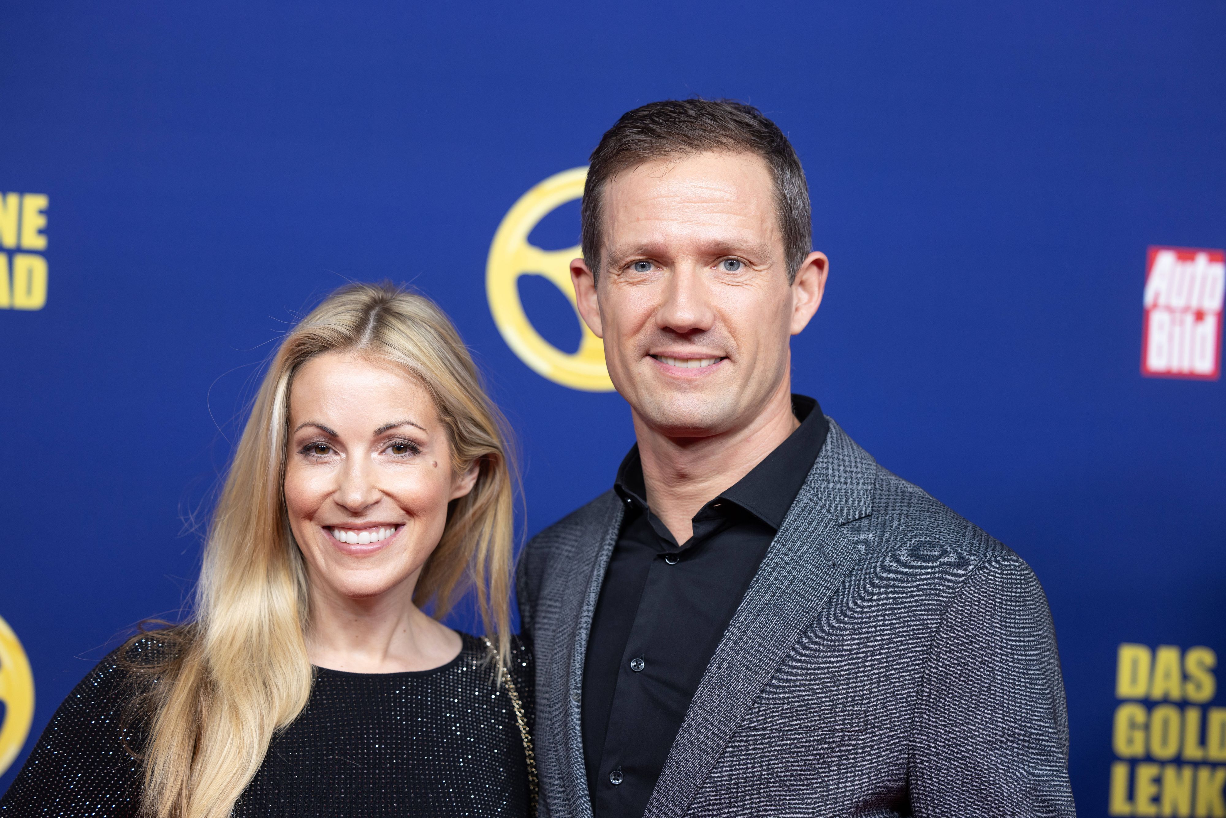 Andrea Kaiser und ihr Mann Sébastien Ogier gemeinsam bei einer Veranstaltung.