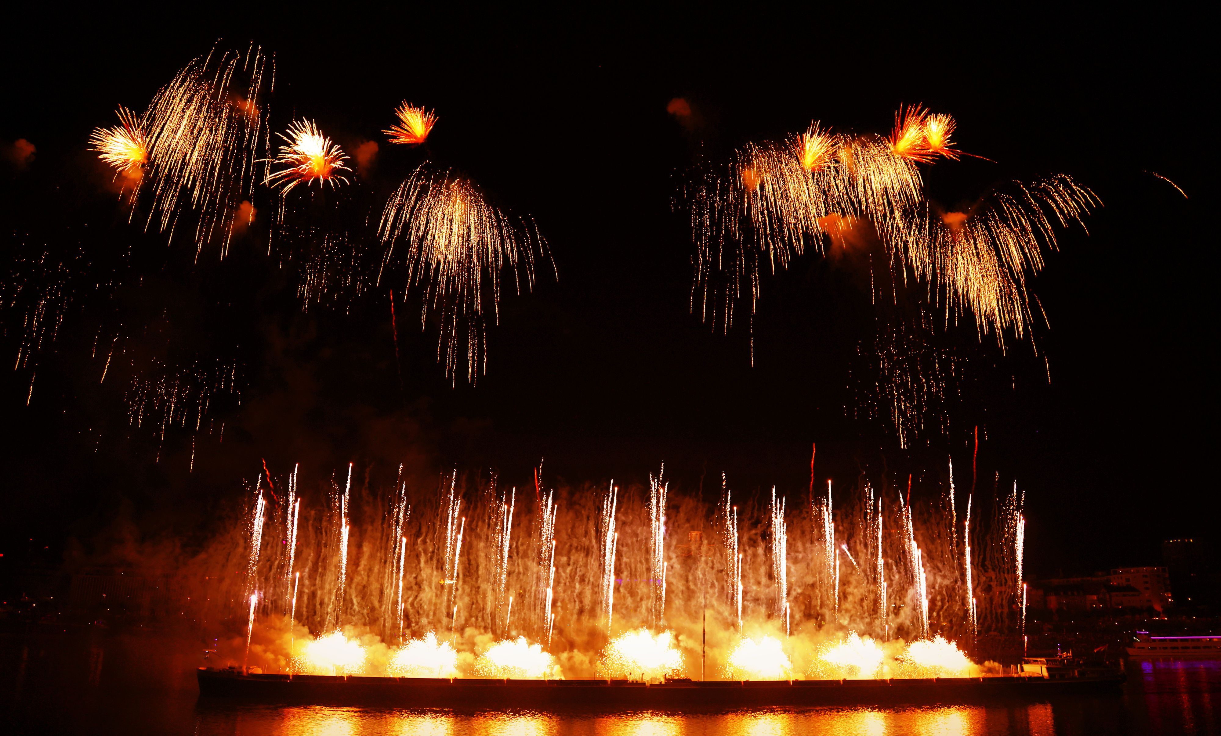 Feuerwerk bei den 21. Kölner Lichtern.