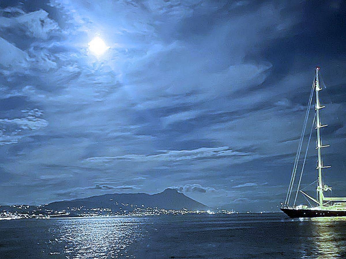 „Ein beispielloser Unfall“: Die Superyacht „Bayesian“ in der Nacht des Untergangs vor Sizilien. (Bild: ZDF / n.n.)