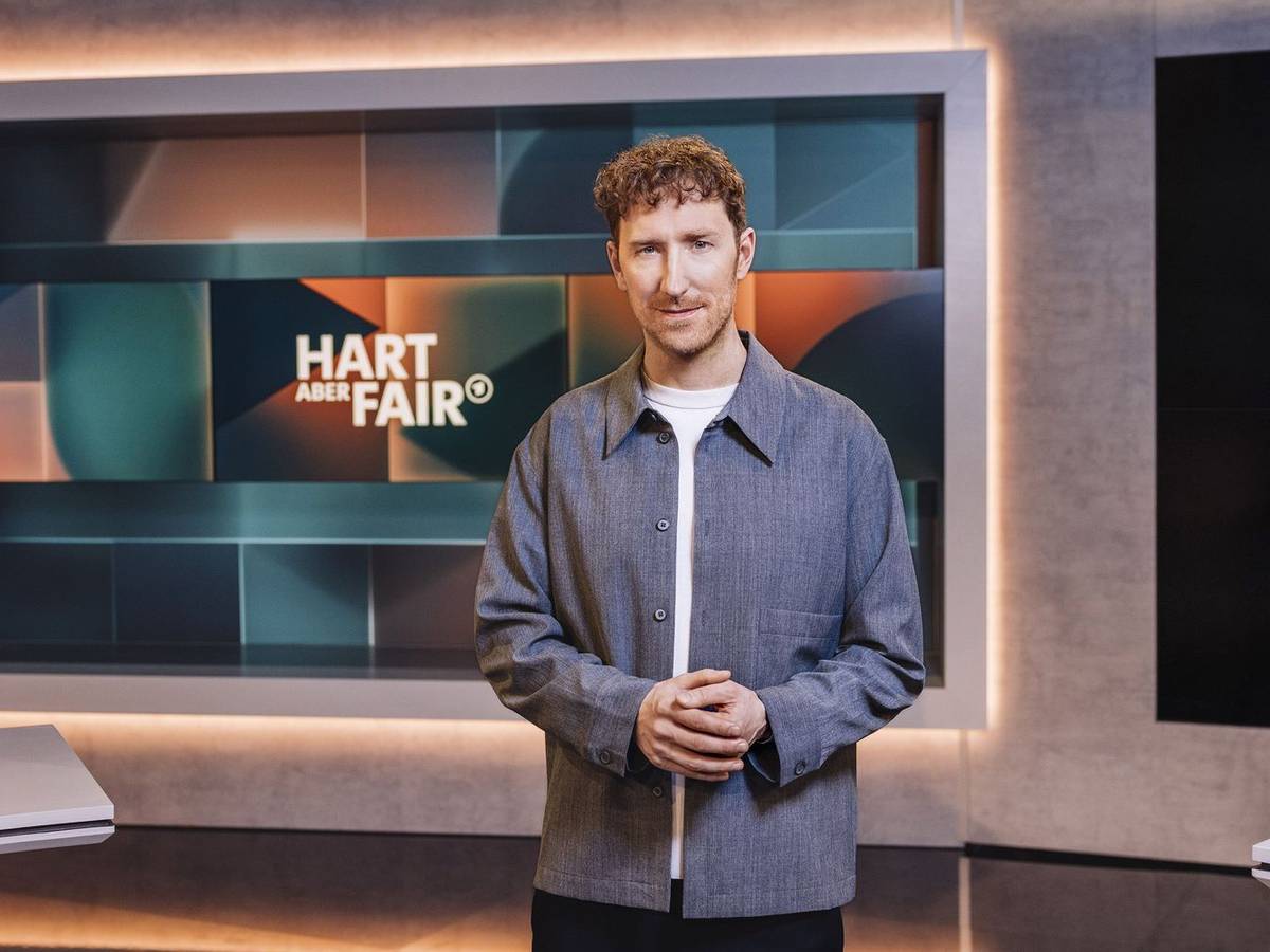 Louis Klamroth hat mit „Hart aber fair“ zuletzt einiges an linearer Sendezeit eingebüßt. (Bild: WDR / Julia Sellmann)