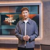 Louis Klamroth hat mit „Hart aber fair“ zuletzt einiges an linearer Sendezeit eingebüßt. (Bild: WDR / Julia Sellmann)