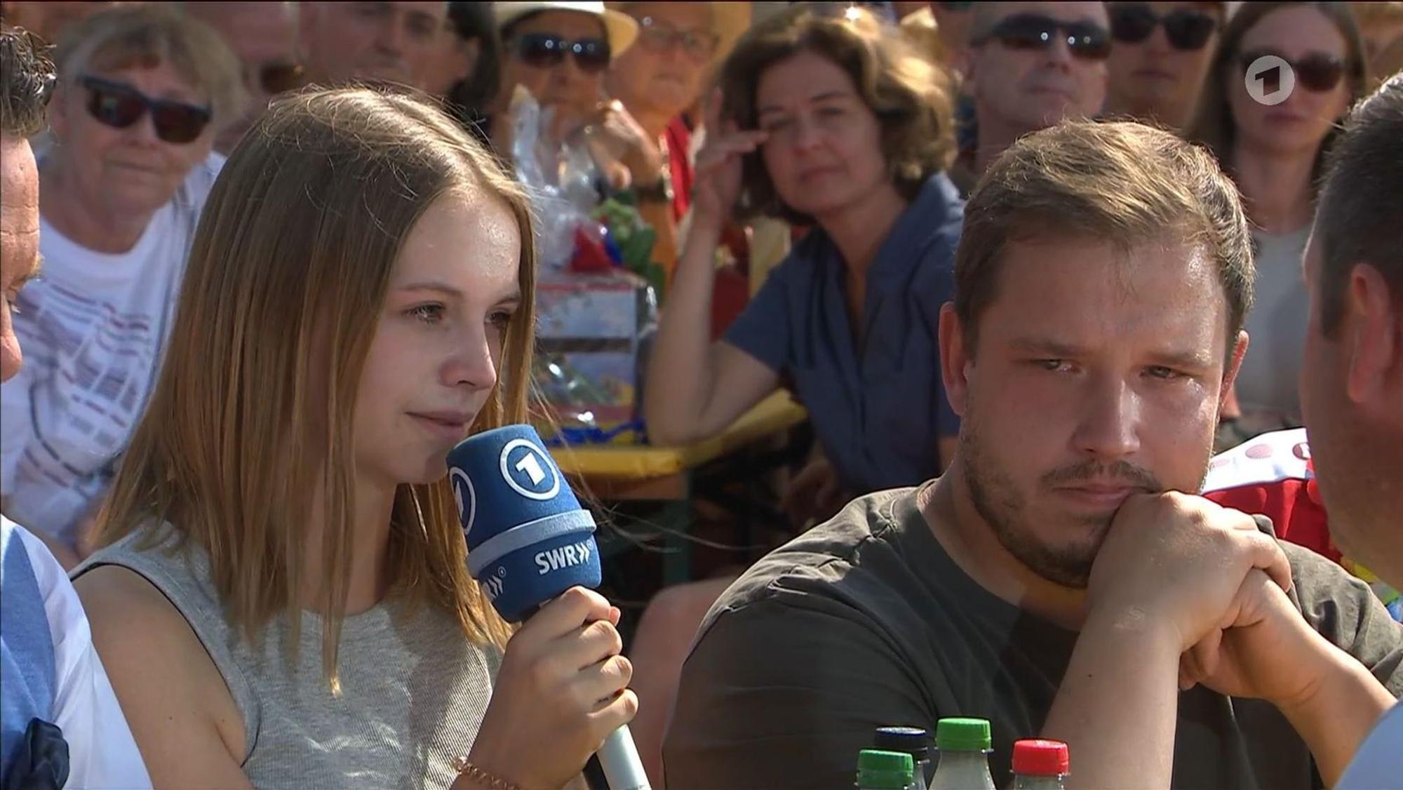 Mit ihren Worten rührte Zuschauerin Lara ihre Familie und die Zuschauer zu Tränen. (Bild: Screenshot ARD)