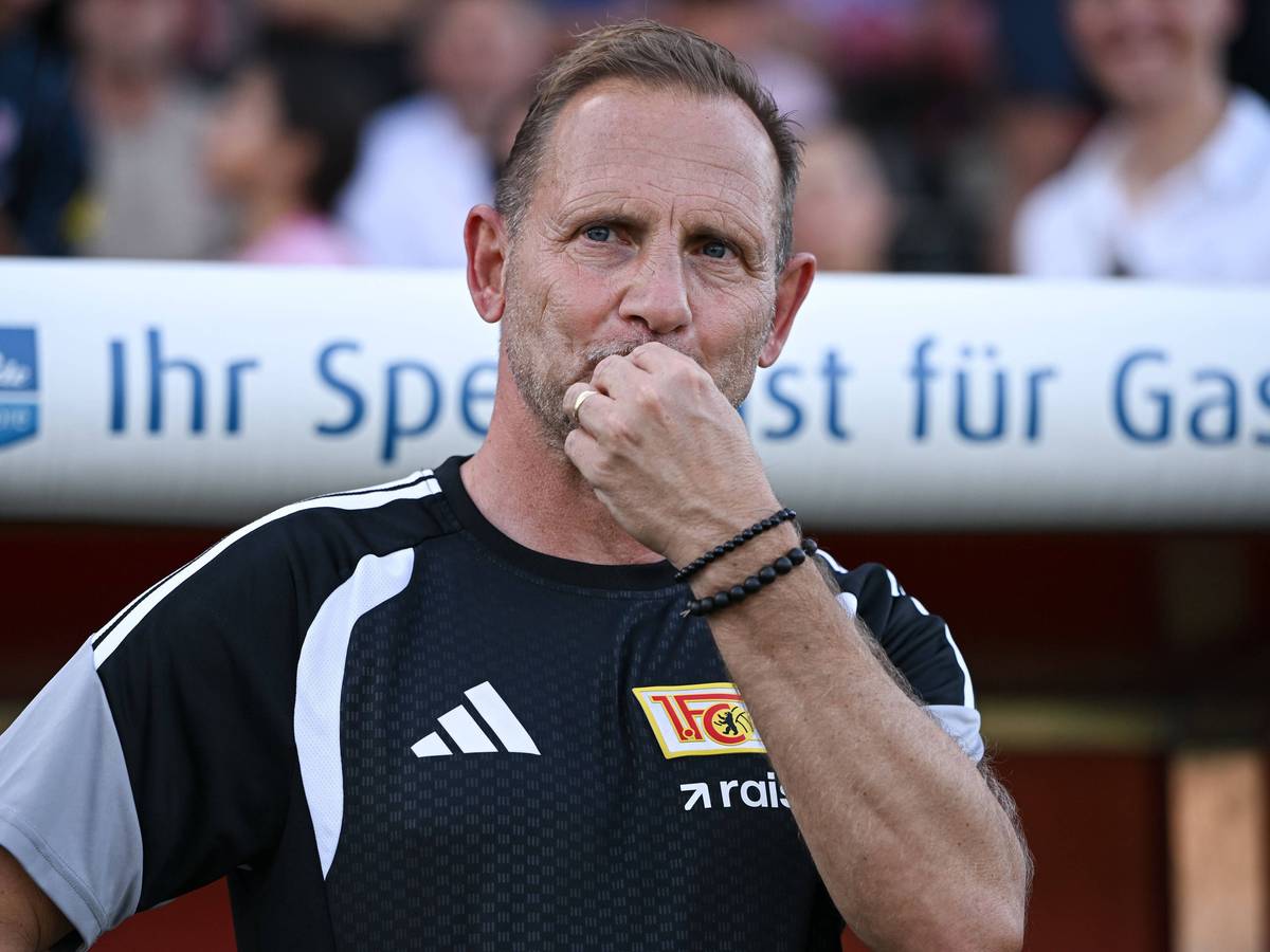 Union-Trainer Mauro Lustrinelli mit sorgenvoller Miene.