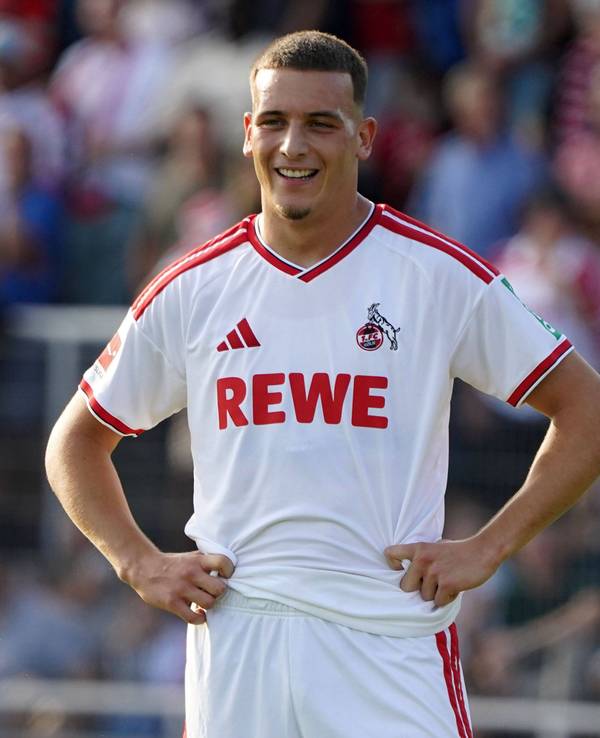 FC-Star Said El Mala im weißen Adidas-Trikot der neuen Saison.