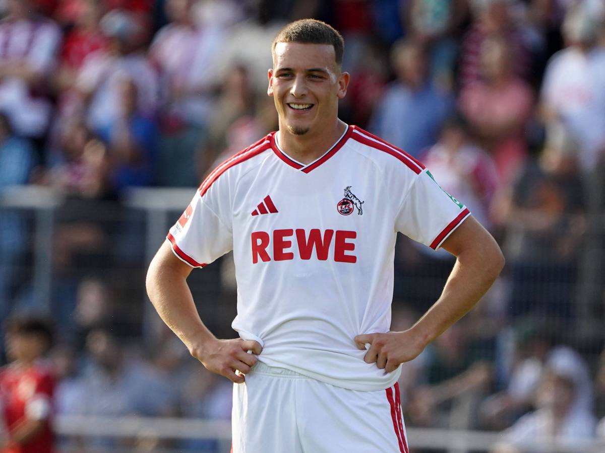 FC-Star Said El Mala im weißen Adidas-Trikot der neuen Saison.