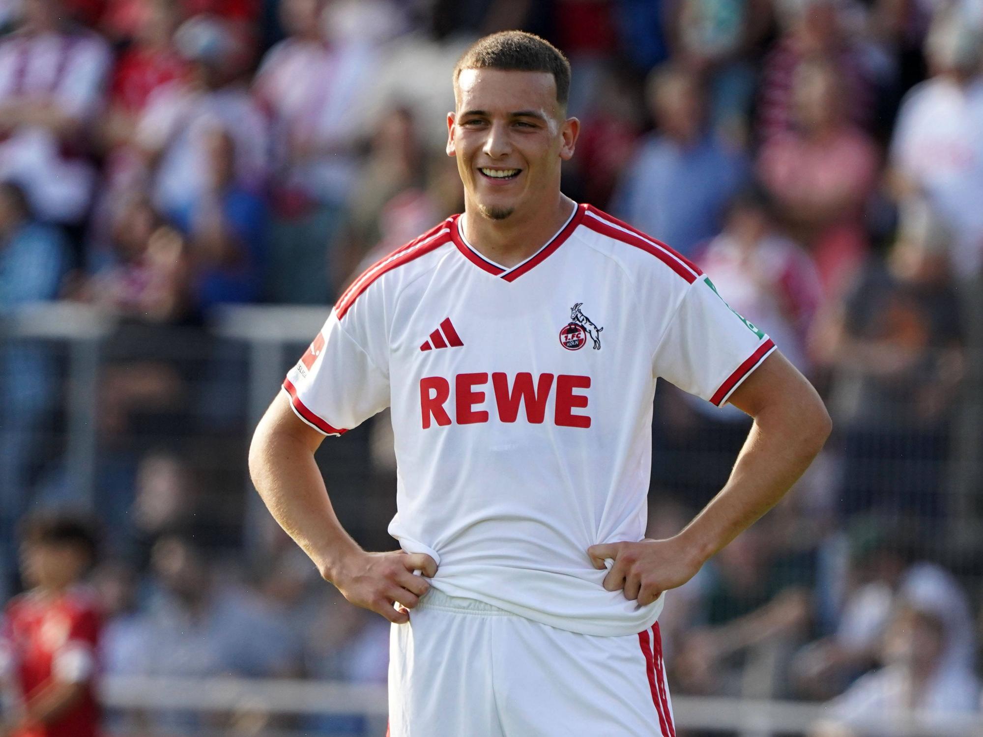FC-Star Said El Mala im weißen Adidas-Trikot der neuen Saison.