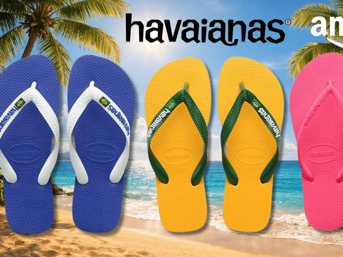 3 Havaianas Modelle vor einem Strandhintergrund.