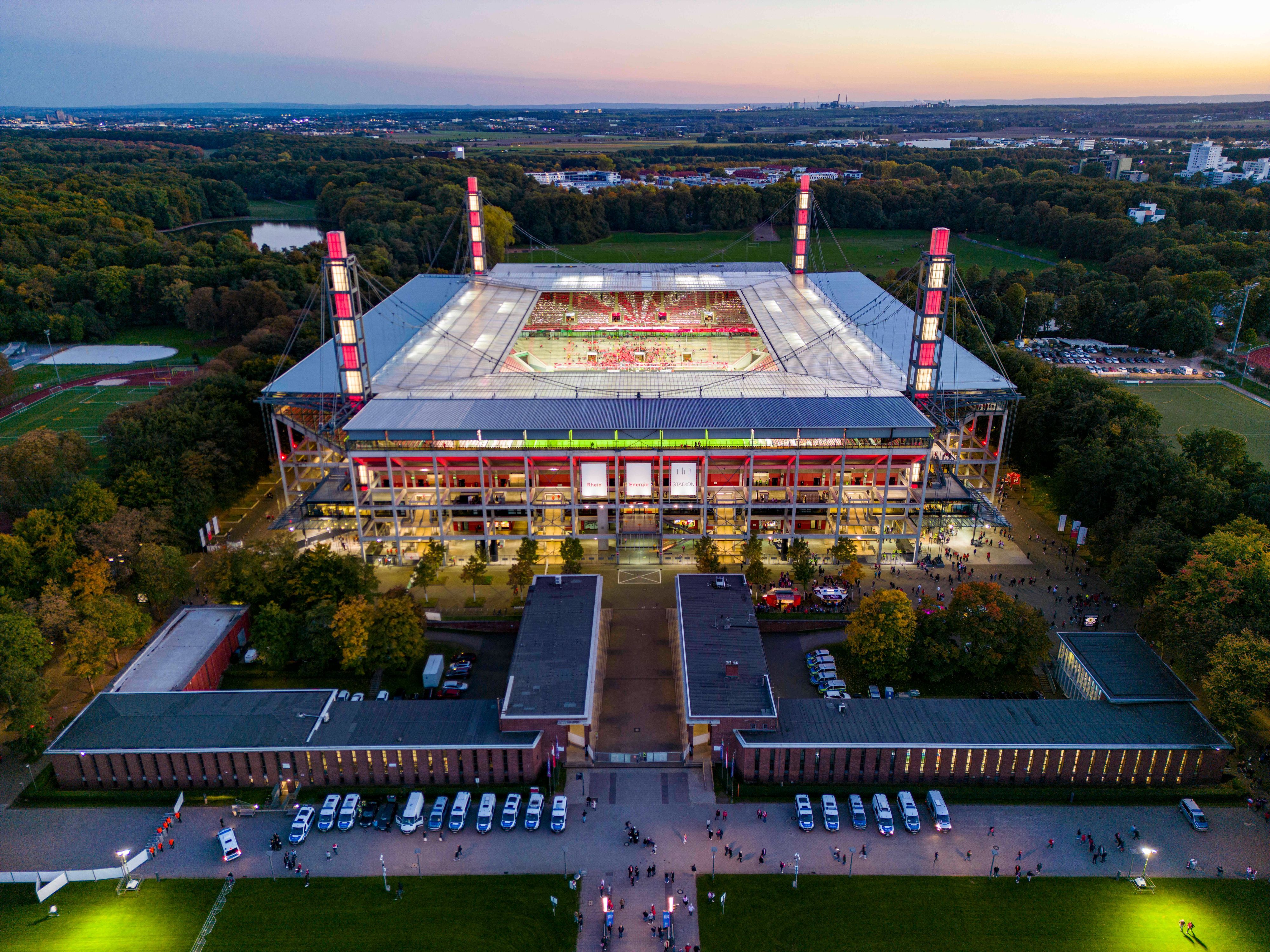 Das Rhein-Energie-Stadion von oben.