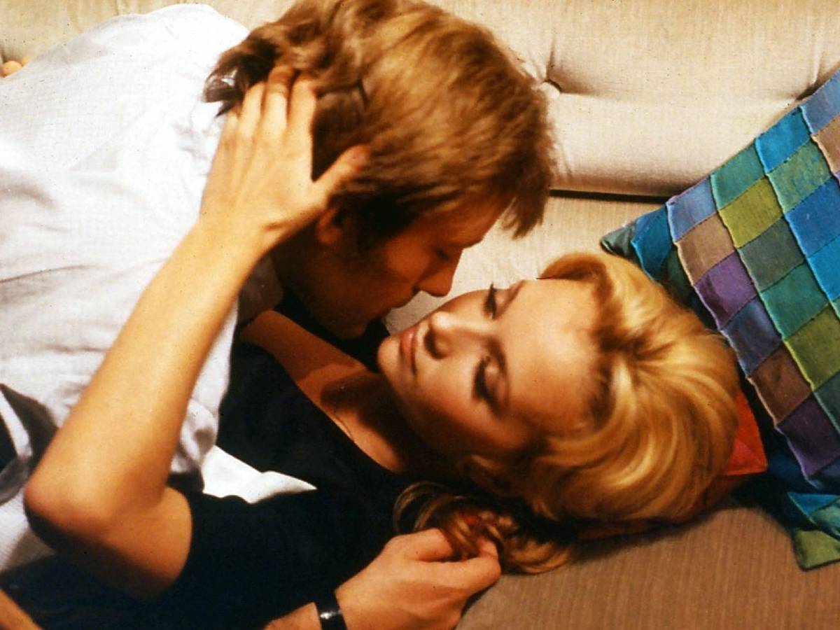 Komplizierte Beziehung: Charles (Michel Duchaussoy) liebt Hélène (Caroline Cellier), die Kronzeugin des Unfalltods seines Sohnes. (Bild: Les Films la Boétie)