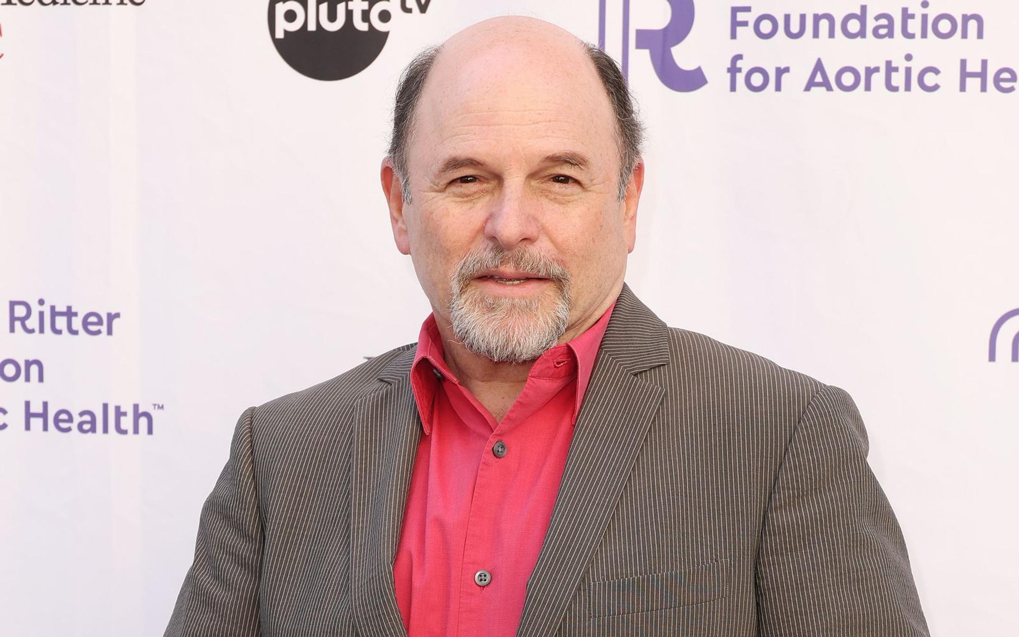 Als Synchronsprecher und Gaststar in zahlreichen TV-Serien wie „Two and a Half Men“, „Community“, „The Grinder“ und „Young Sheldon“ ist Jason Alexander bis heute gefragt. (Bild: JC Olivera/Getty Images)