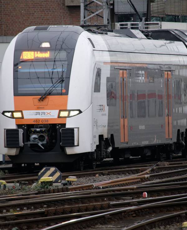 Bei einem Unfall mit einem RE5 (RRX) im Kölner Süden ist ein Jugendlicher lebensgefährlich verletzt worden (Symbolbild)
