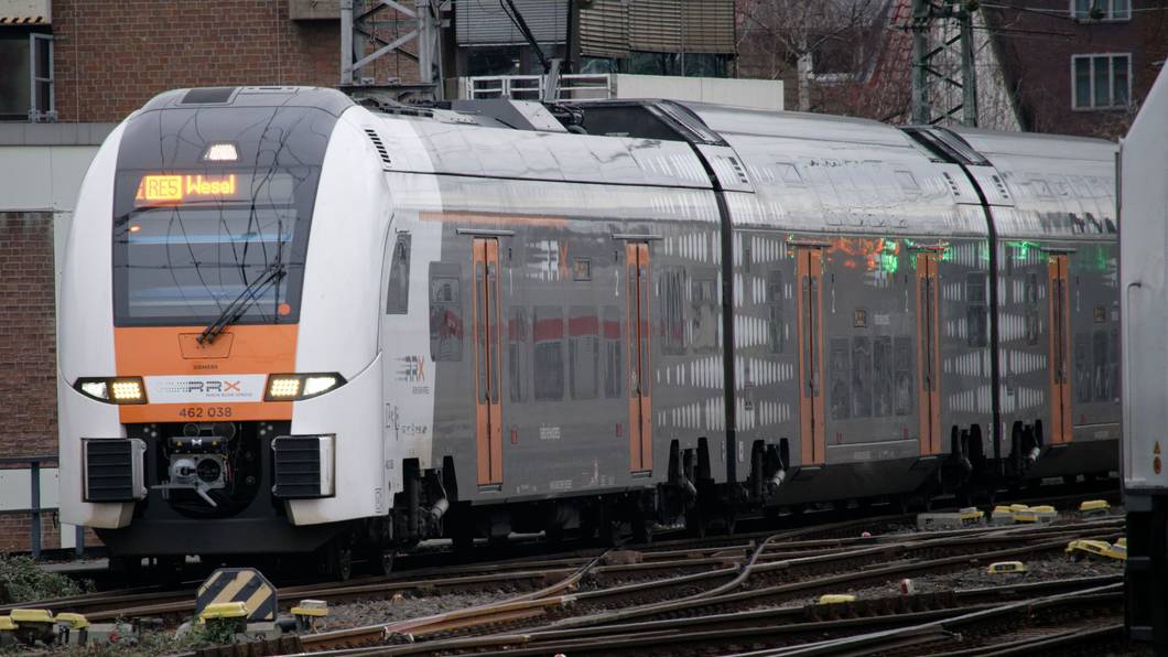Bei einem Unfall mit einem RE5 (RRX) im Kölner Süden ist ein Jugendlicher lebensgefährlich verletzt worden (Symbolbild)