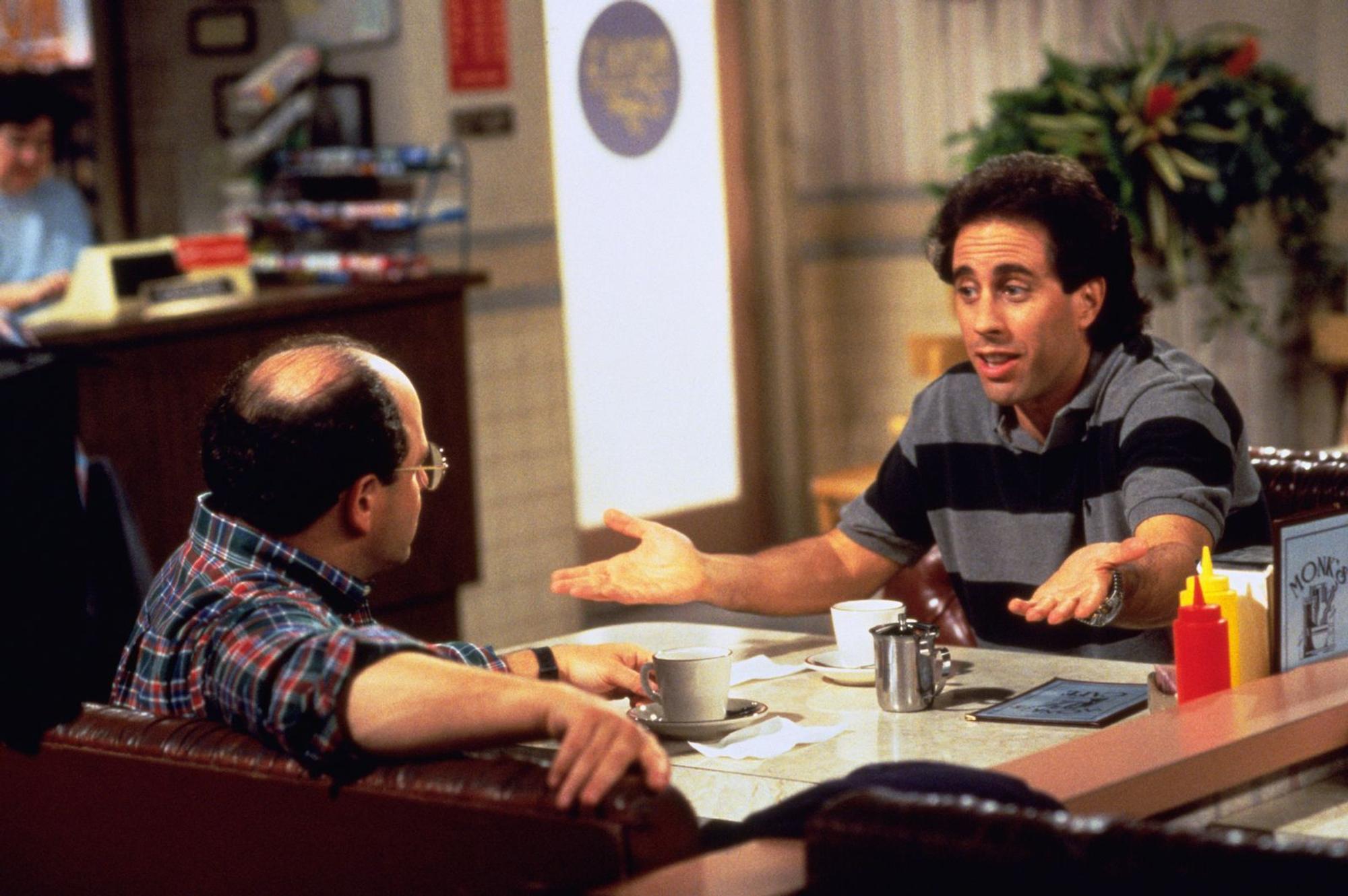 Ein Stand-up-Comedian namens Jerry Seinfeld (Bild, rechts) spielt einen Stand-up-Comedian namens Jerry Seinfeld: Bei „Seinfeld“ war der Hauptdarsteller nicht wirklich von seiner Figur zu trennen. (Bild: Sony Pictures)
