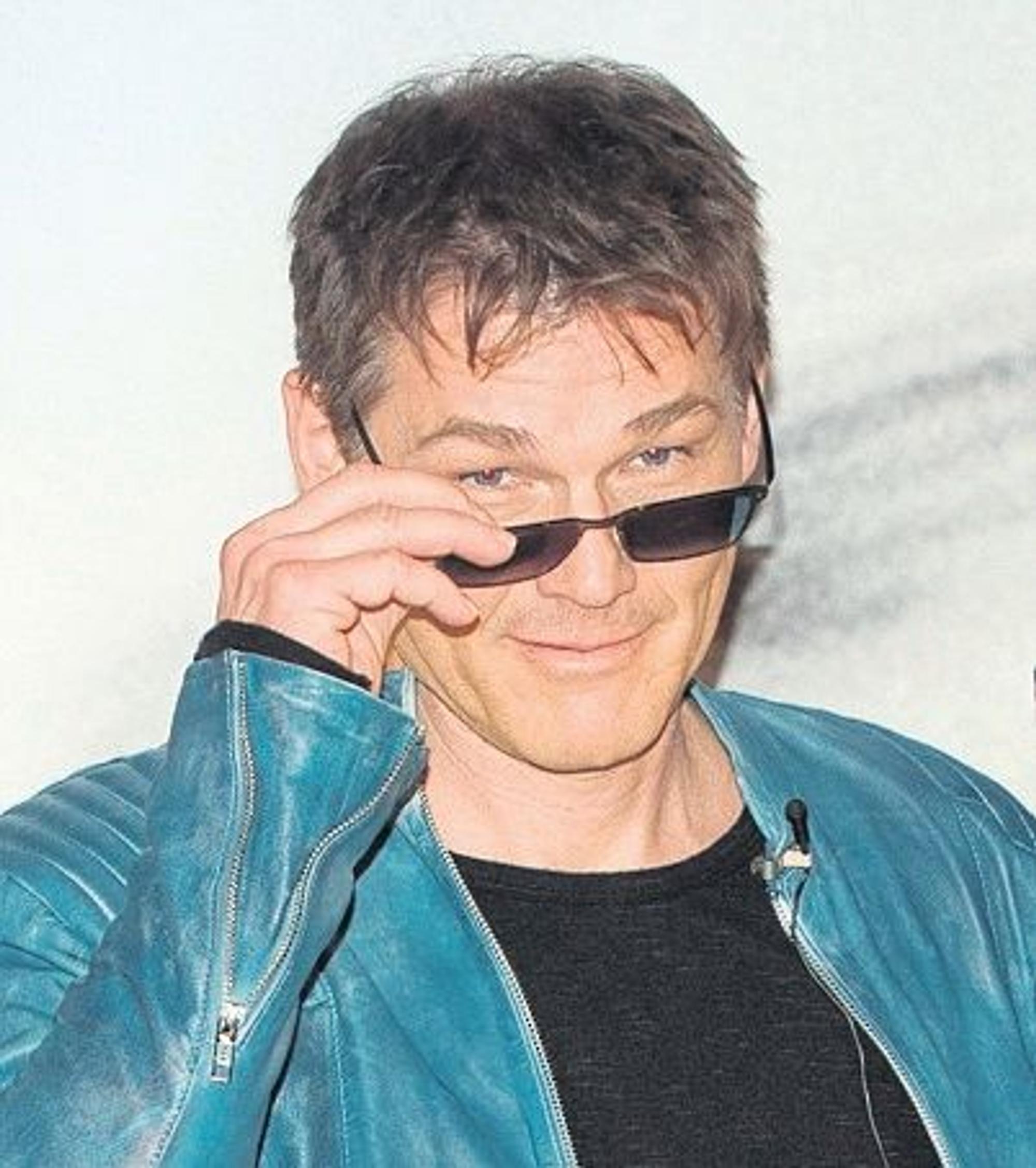 Sänger Morten Harket von der norwegischen Popband a-ha posiert 2015 in der norwegischen Botschaft in Berlin.
