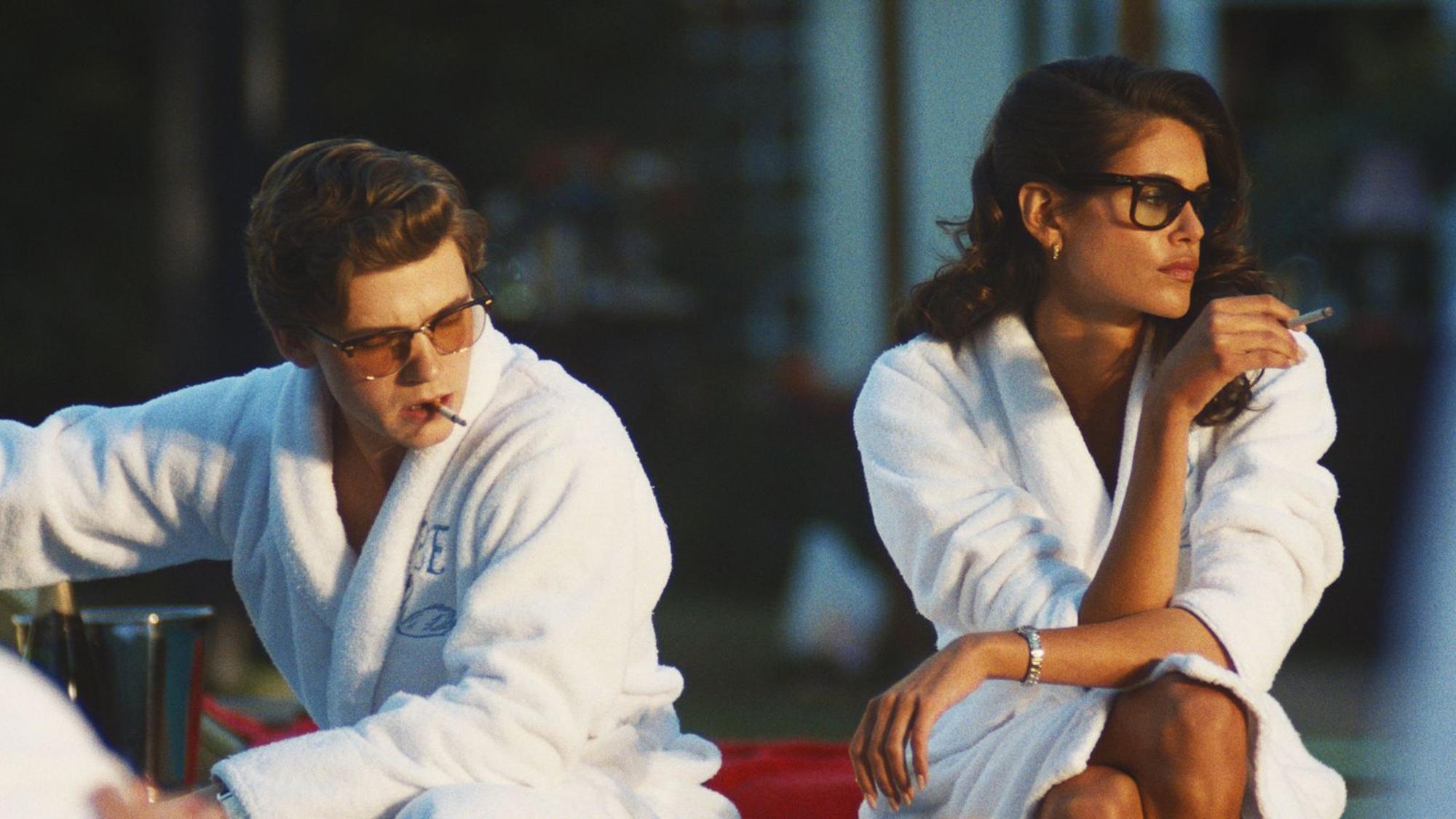 Eigentlich wünscht sich Bret (Igby Rigney) mehr als nur eine Freundschaft mit Susan (Kaia Gerber) (Bild: 2026 FX)