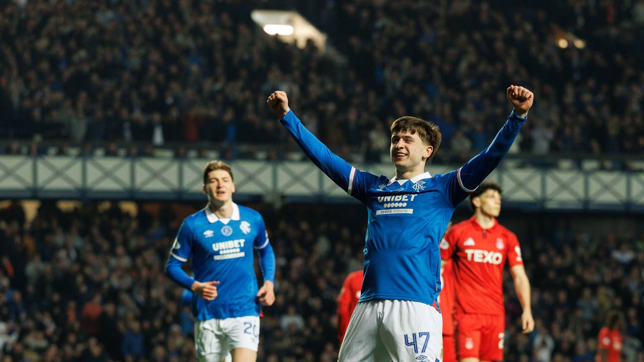 Mikey Moore jubelt nach einem Tor für die Glasgow Rangers