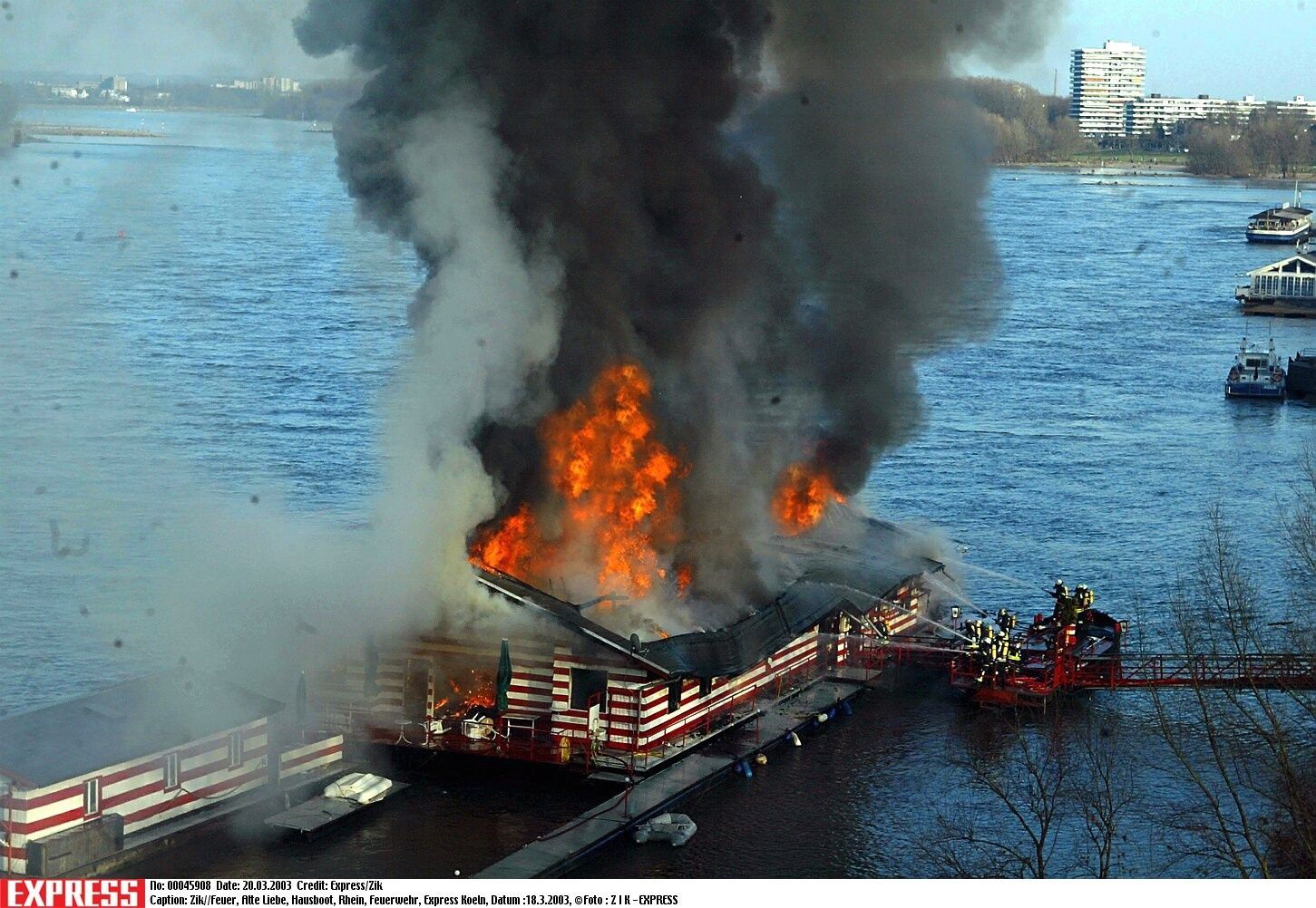 2003 verwüstete ein Feuer das Bootshaus Alte Liebe.