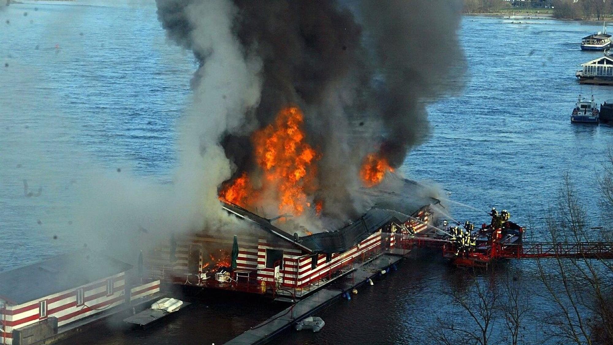 2003 verwüstete ein Feuer das Bootshaus Alte Liebe.