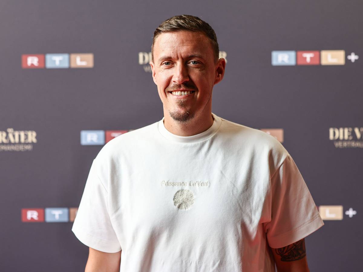 Max Kruse steht bei der Kino-Premiere der vierten Staffel der RTL-Show „Die Verräter“ auf dem roten Teppich.